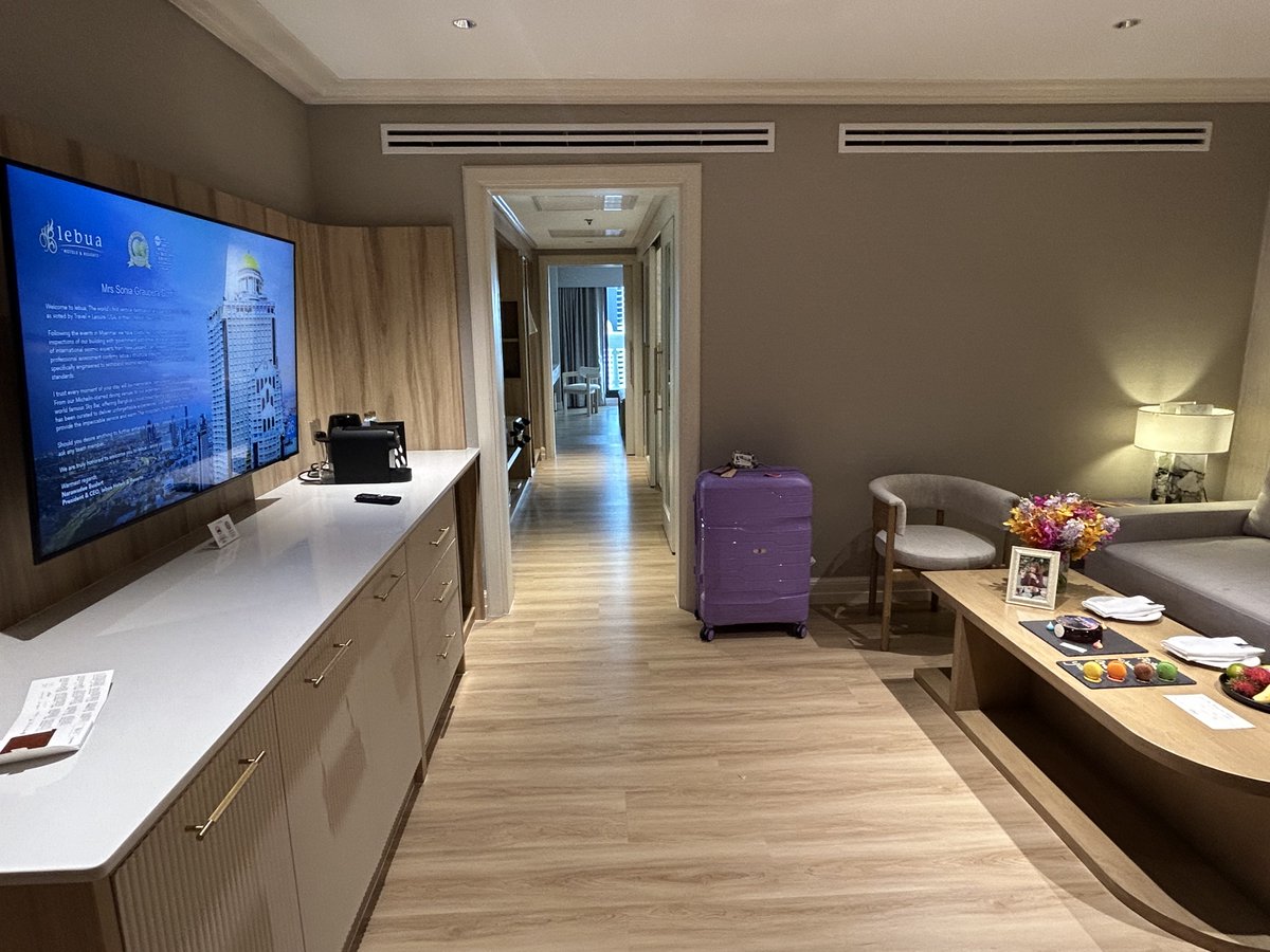 Las habitaciones recién reformadas de <a href="/lebuaHotels/">lebua Hotels & Resorts</a> Bangkok son chic y confortables. Además seguramente son las más grandes de la ciudad, os encantarán: soniagraupera.com/2025/06/mi-exp… #worldsfirstverticaldestination
#GraupixBangkok