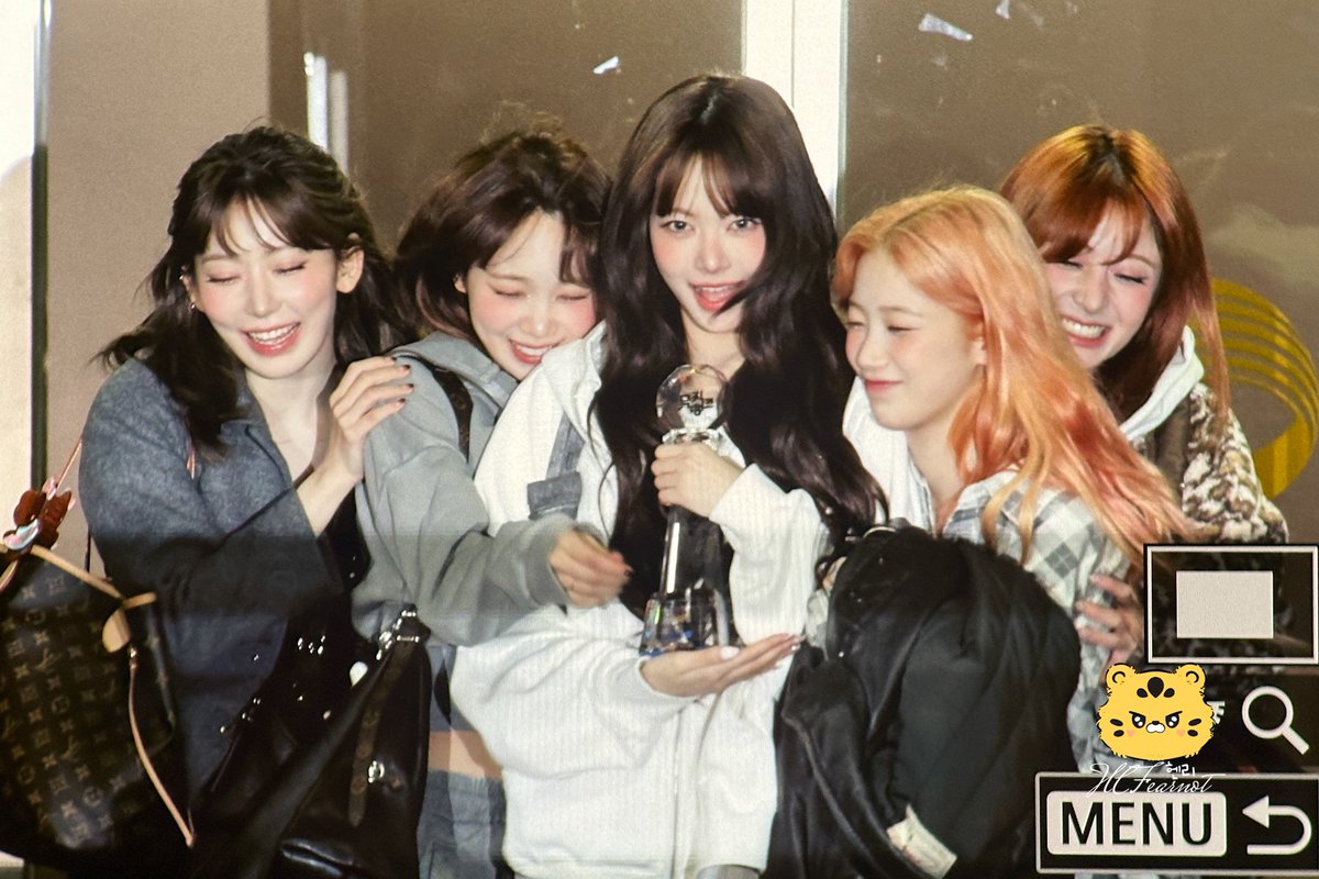 they are having their first concert at Tokyo Dome.

😭🫳 😭🫳 😭🫳 😭🫳 😭🫳