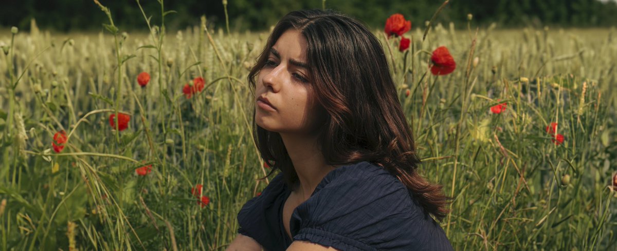 new story,
new autoportrait