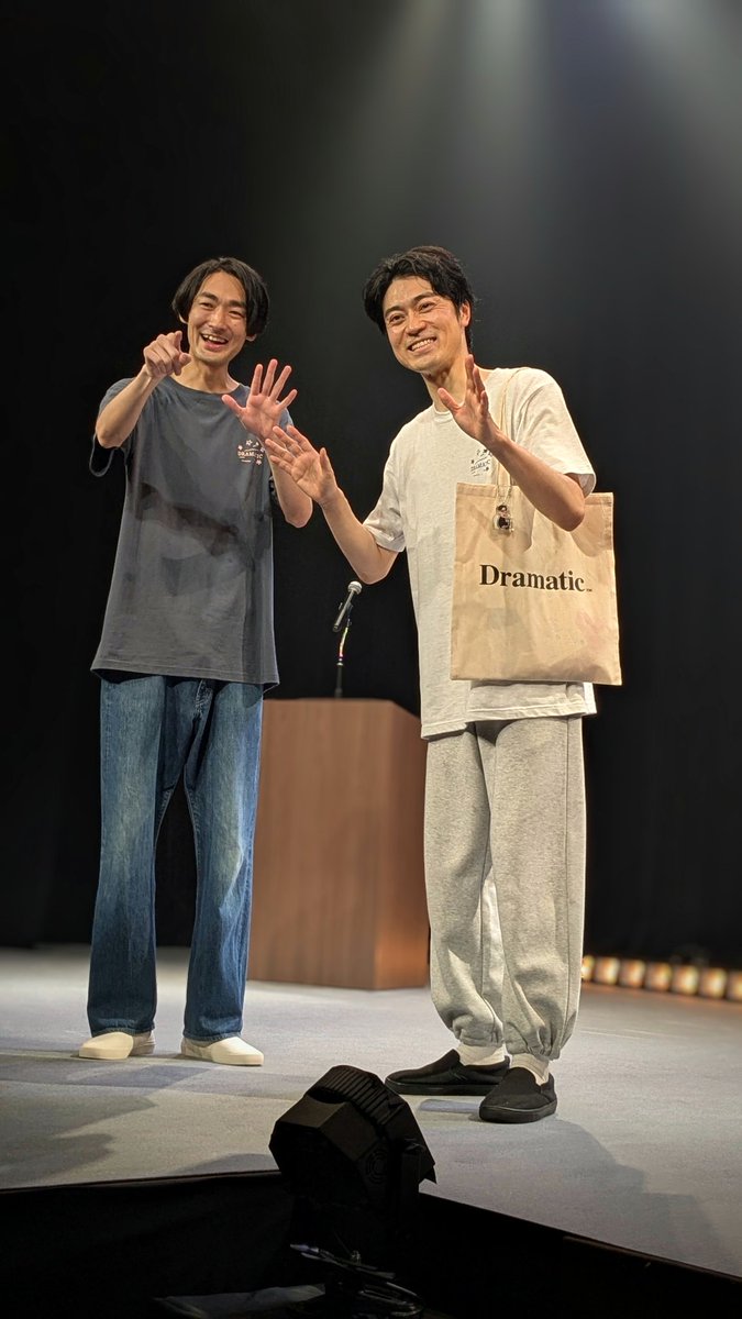 kmkymr's tweet photo. 劇団ドラマティックゆうや
第八回公演『嘘の教育』を観賞。今回は1人、当日券で滑り込んだ。言葉のパティシエと演技の料理人が、おかしみで飾り、味をつけながら、人生という舞台で演じ続ける我々に突きつけてくる生々しさ。
言葉セラピーが好みすぎて……絶対特許を取ったほうがいい！ https://t.co/ZumQfZtHgz