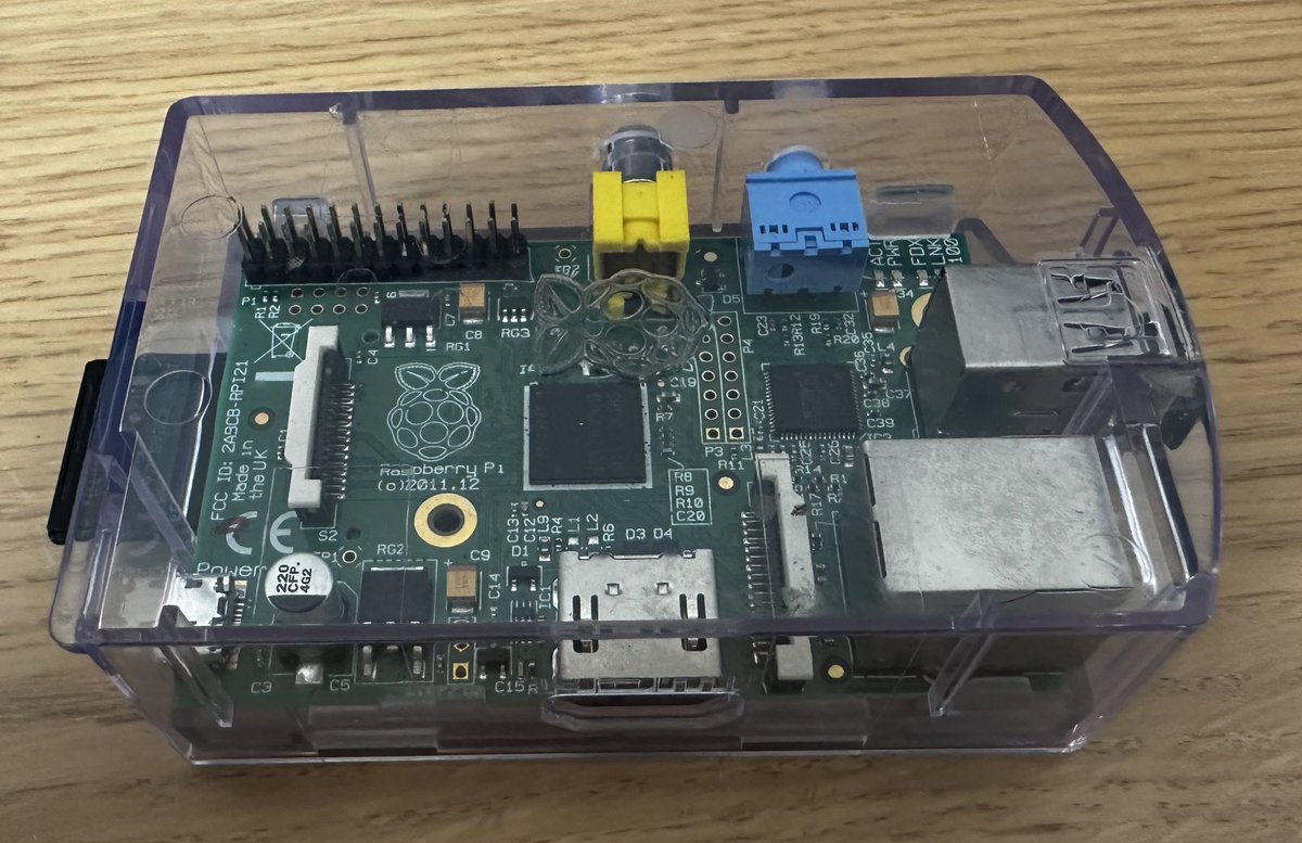 CodingDodo's tweet image. Look what digging trough the „old components“ drawer unearthed.
Playing with the thought of putting it to use as a Pi Hole.