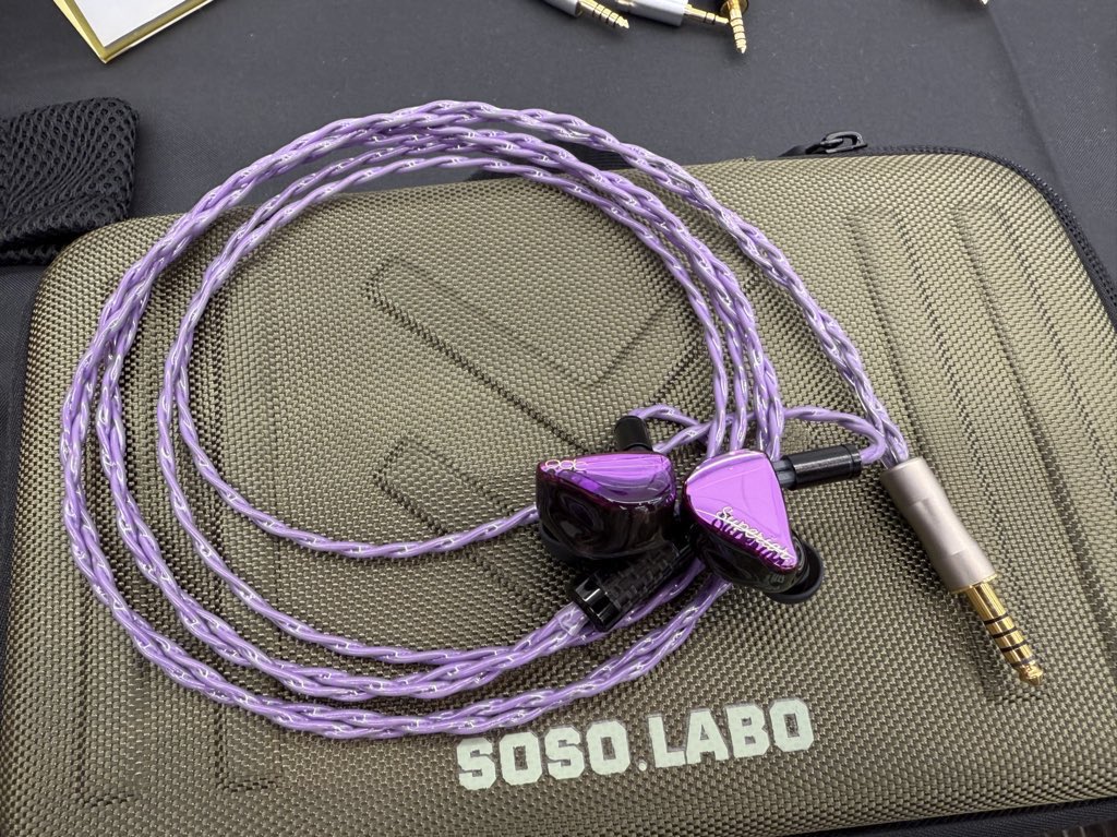 AIMSさん × ESSENCE AUDIOさん
コラボケーブル OG-01
正式発表おめでとうございます🎉

写真はへ祭の時のものですが、
SEEKBASEでのプロトの時からずっと楽しみにしていたので待ち遠しいです☺️