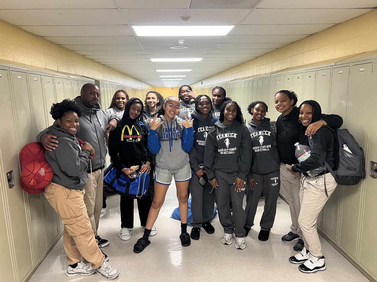 BoogEnergy's tweet photo. Jersey Live was a success for the squad as we went 2-0 over the weekend against some amazing teams.  Great competition from the state!  Thank you to @NJBCA_Official for the invitation as always your #highwaywomenbasketball unit will be back next year!  @TeaneckHSWBB https://t.co/ZhVeYvXquR