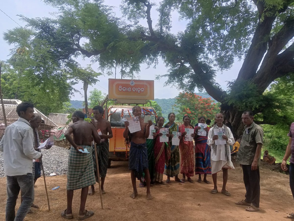 Bikaash baahan yatra at Different village of Aghirapada GP under Oupada Block
#CMOOdisha
#PanchayatiRajDepartment
#dmbalasore
#bikashbahanyatra
#oneyearofmohanmajhi
#BarshaEkUpalabdhiAnek
#oneyearofsushasan
#lokankasarkar
#Odisha
#bikashitaodishabikashitabharat