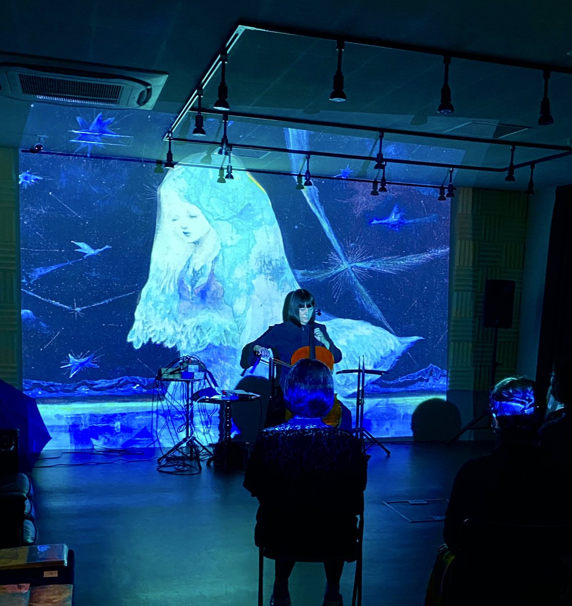 『青く、永く-第肆輪-灯火』全2回終演しました。お越しくださった皆様に心より感謝申し上げます。東京での久々の青永、楽しかったです。色々な形でご協力いただいた皆様、御礼申し上げます。
青月さんの美しい演奏と力強く等身大の創造心に改めて感化されました。また呼んでもらえるよう頑張ります！