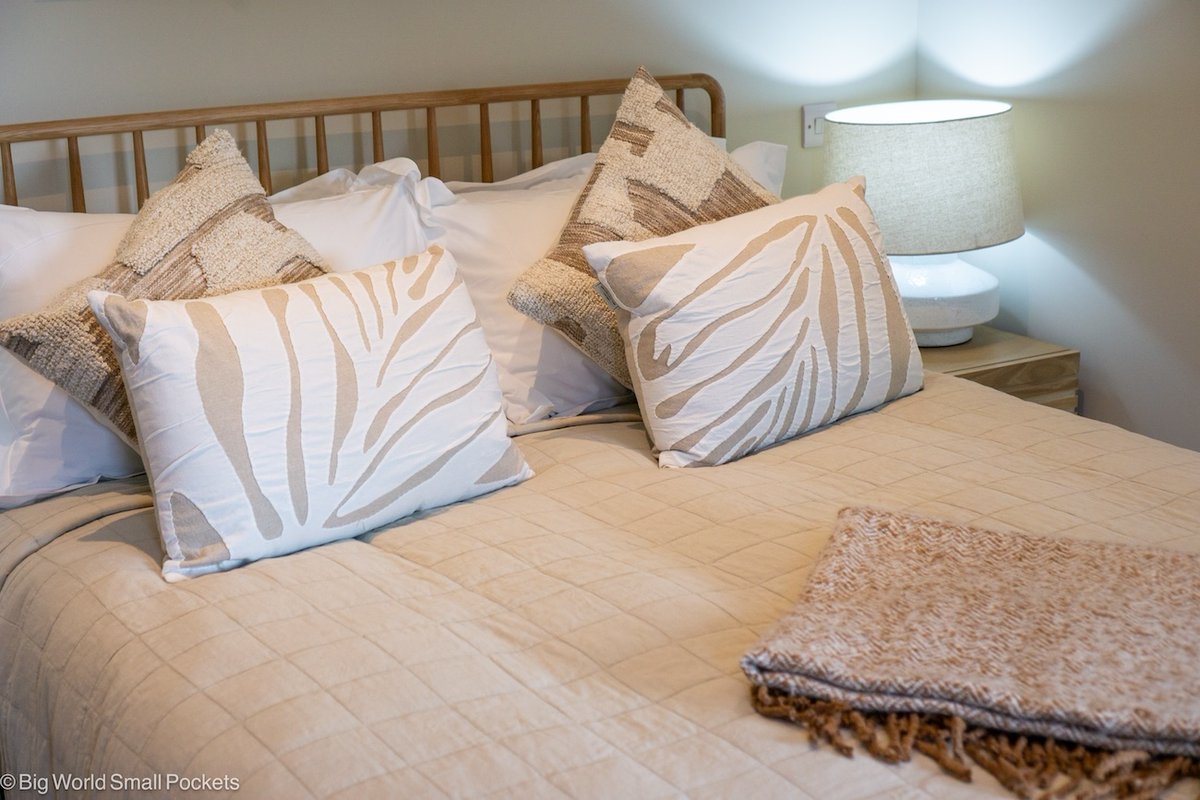 Put Avebury on Your UK Bucket List ASAP! 🇬🇧

🗿 From crowd and cost-free stone circles, to historic stately homes and stand-out safari experiences, a trip to Avebury in Wiltshire, UK is undeniably amazing!

Discover why...
👉 bigworldsmallpockets.com/avebury/