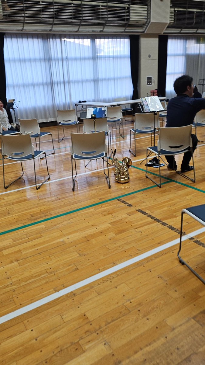 こんばんは🌛

本日は大神公民館での夜練でした！

今日は課題曲中心の練習でした。合宿で集中して取り組みたい課題点を洗い出していっております、、

7月が迫ってきましたが相変わらずジメジメした日が続いております🥵体調には気をつけて頑張りましょう-`💪