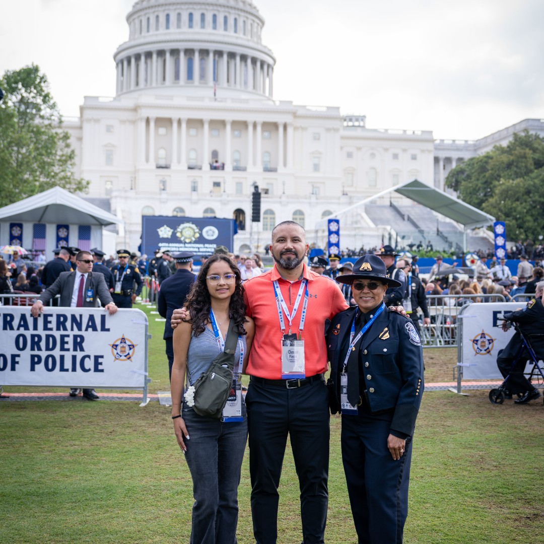 OFOEAC's tweet image. Happy Father's Day! CBP Officer Omar Facio joined #CBP in '23 to honor his father, Ruben, who died in the #lineofduty in ’21. Omar, a retired @USairforce vet, now proudly serves at the same @DFOTucson port where Ruben’s journey began. #GoneButNotForgotten #FathersDay #OFOProud🇺🇸