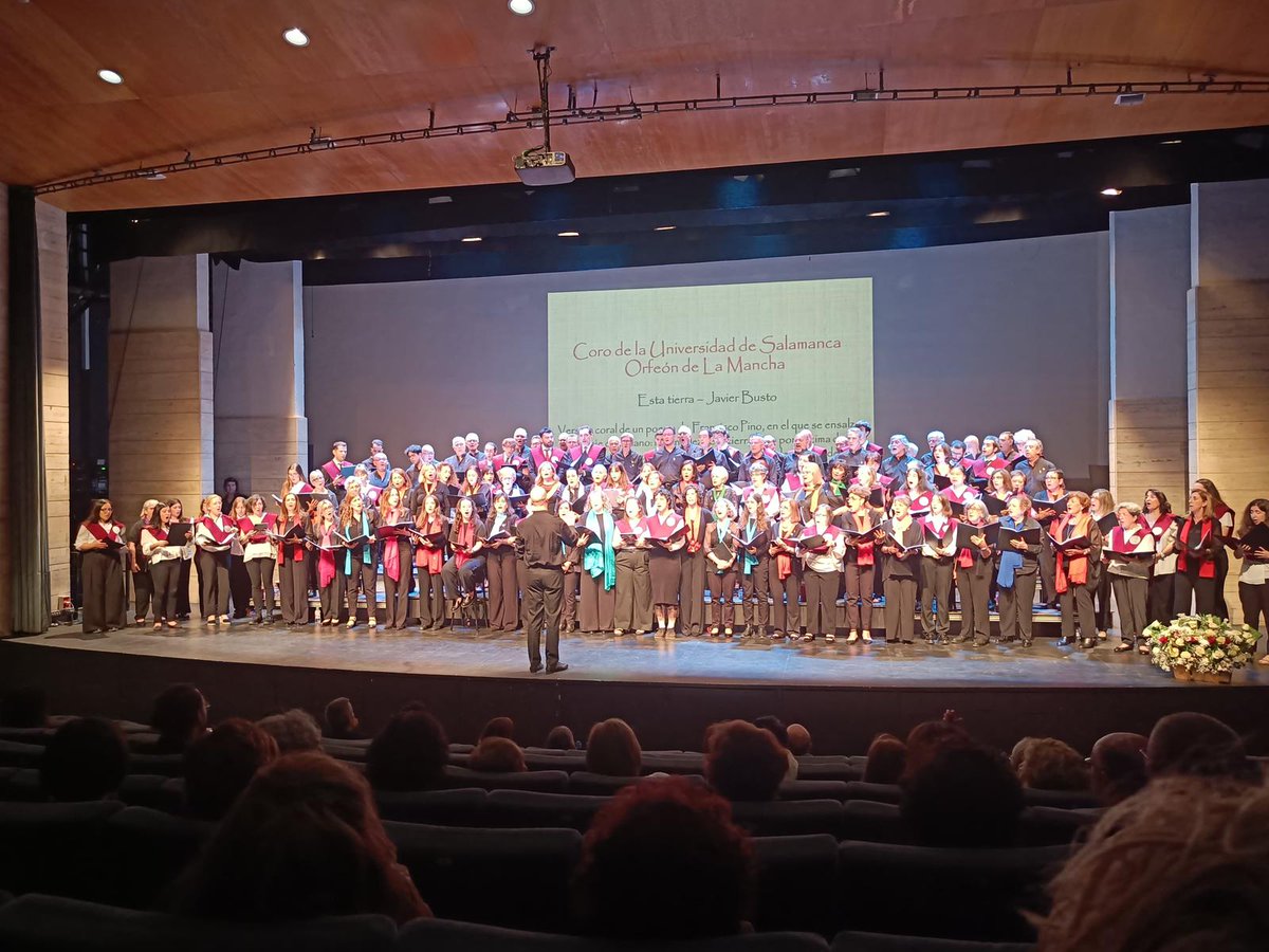 Ayer todos juntos compartiendo música con el Orfeón de la Mancha en Albacete.