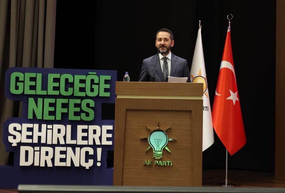 Genel Merkez Çevre ve Şehircilik Politikaları Başkanlığımızın düzenlediği Geleceğe Nefes Şehirlere Direnç çalıştayımız da ‘Başkanlığımıza dair temel bilgilendirmeler, hedefler ve beklentiler’ konulu bir sunumu birim başkanlığımızı temsilen gerçekleştirdim.