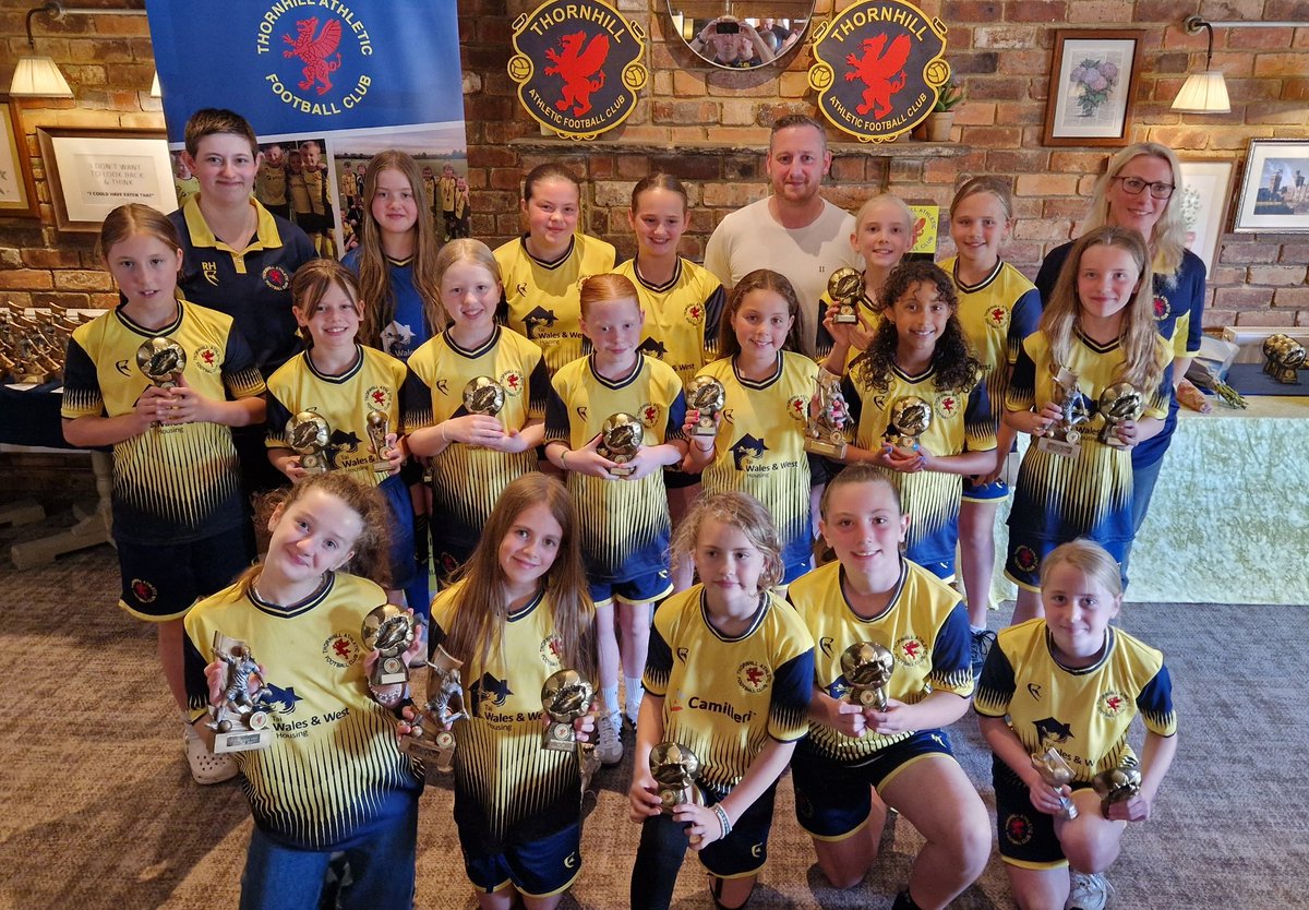 <a href="/ThornhillAthFC/">Thornhill AFC</a> u11 girls 🏆