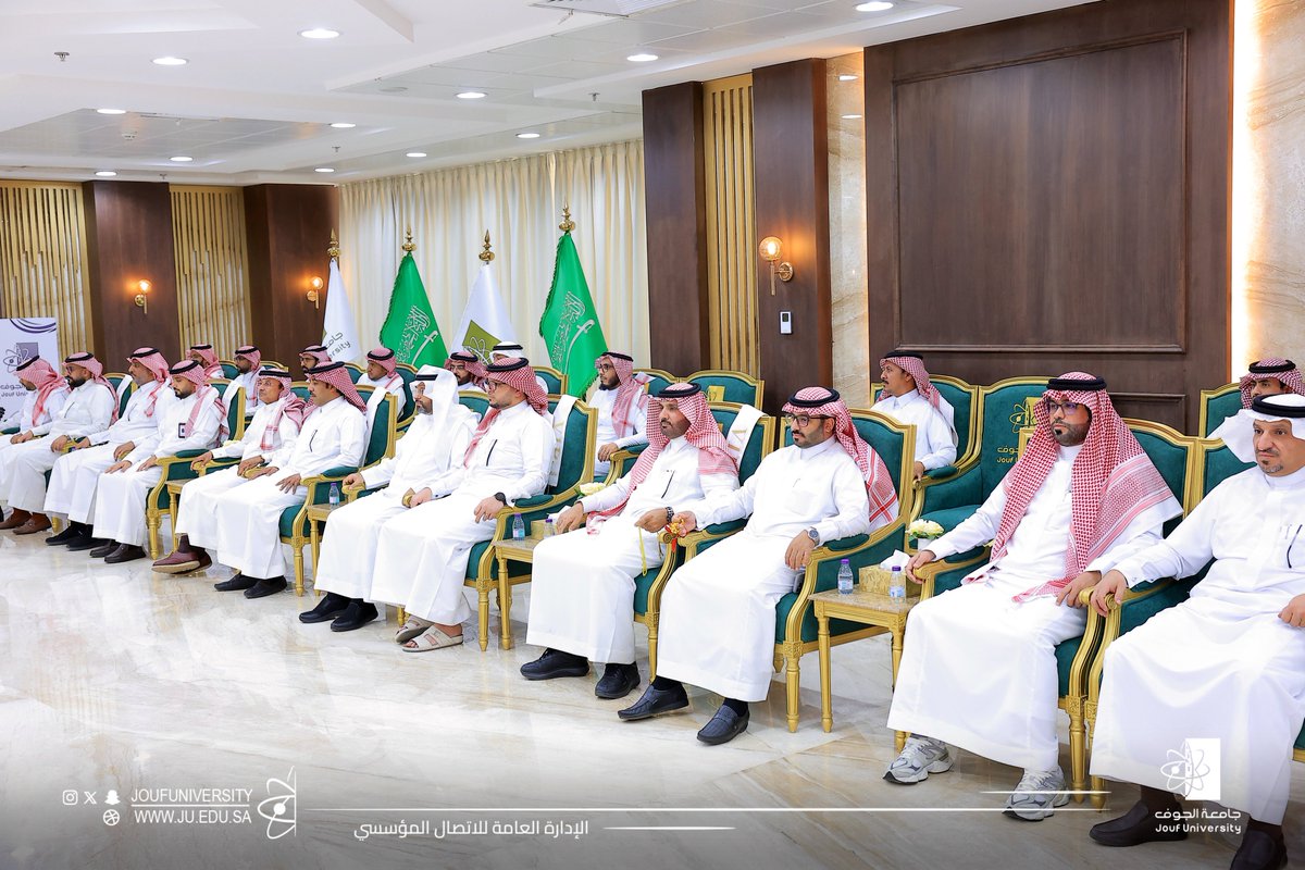 #خبر |
أقامت #جامعة_الجوف حفل معايدة لمنسوبيها بمناسبة #عيد_الأضحى_المبارك، برعاية وحضور سعادة رئيس الجامعة، أ.د.محمد بن عبدالله الشايع، وحضور سعادة وكلاء الجامعة وعمداء الكليات والعمادات المساندة ومنسوبي الجامعة، بقاعة التشريفات بالمبنى الإداري بالمدينة الجامعية، وذلك في إطار