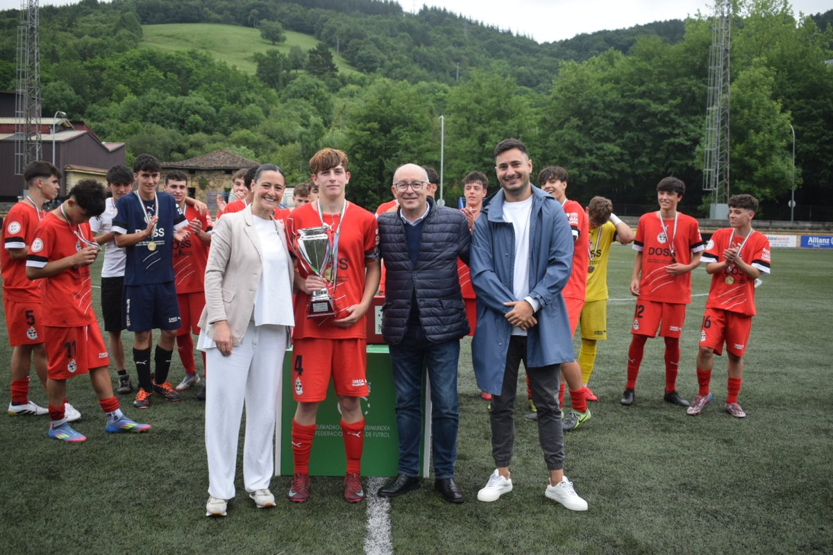 Euskadiko Futbol Federakundea - Federaciรณn Vasca (@eff_fvf) on Twitter photo ๐๐๐๐๐ง๐๐๐ก ๐๐จ๐ฆ๐๐๐ ๐๐ข๐ฃ๐๐๐๐ข๐ฃ๐ ๐ฉ๐๐ฆ๐๐ ๐๐๐๐๐ง๐
๐ธEta hona hemen TXAPELDUNAREN IRUDIA!!
๐GORA KOPA!!
๐ <a href="/Antiguoko/">Antiguoko KE</a> Euskal Kopako TXAPELDUNA da!!
๐๐ปZORIONAK EGINDAKO DENBORALDIAGATIK! ๐๐๐๐๐ง๐๐๐ก ๐๐จ๐ฆ๐๐๐ ๐๐ข๐ฃ๐๐๐๐ข๐ฃ๐ ๐ฉ๐๐ฆ๐๐ ๐๐๐๐๐ง๐
๐ธEta hona hemen TXAPELDUNAREN IRUDIA!!
๐GORA KOPA!!
๐ <a href="/Antiguoko/">Antiguoko KE</a> Euskal Kopako TXAPELDUNA da!!
๐๐ปZORIONAK EGINDAKO DENBORALDIAGATIK!