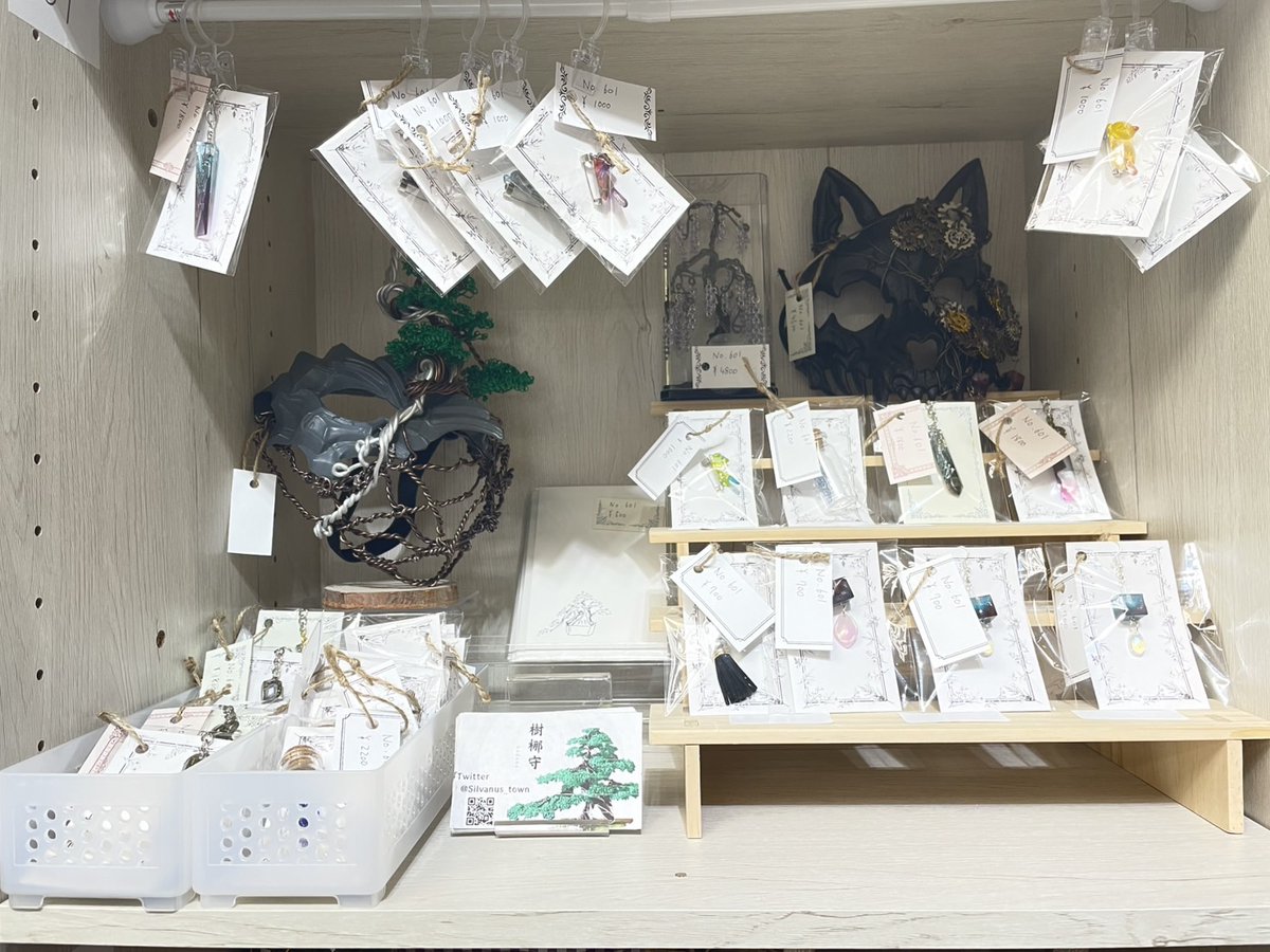 Silvanus_town's tweet photo. レンタルボックスを借りました。ボックスショップ岡崎にて販売しております。良ければ見ていってください。
#ワイヤー作品 
#ハンドメイド  #BOXSHOP 
#岡崎  #ハンドメイド作家の夏 https://t.co/AItLHAoBq2
