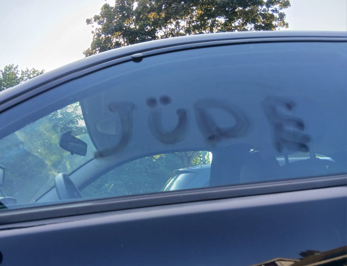 Esther Voet tweet media