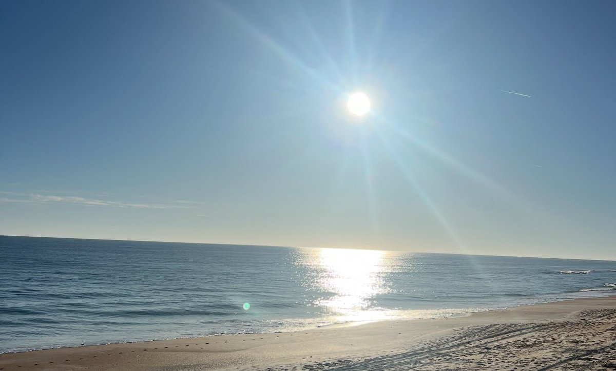 marcbulandr's tweet image. Father’s Day. 5:32 AM.
Scripture. Stillness. Sunrise.
A flat tire, a herd of goats, and a reflection on the voice that still speaks.
Full post on Substack ↓
marcbulandr.substack.com