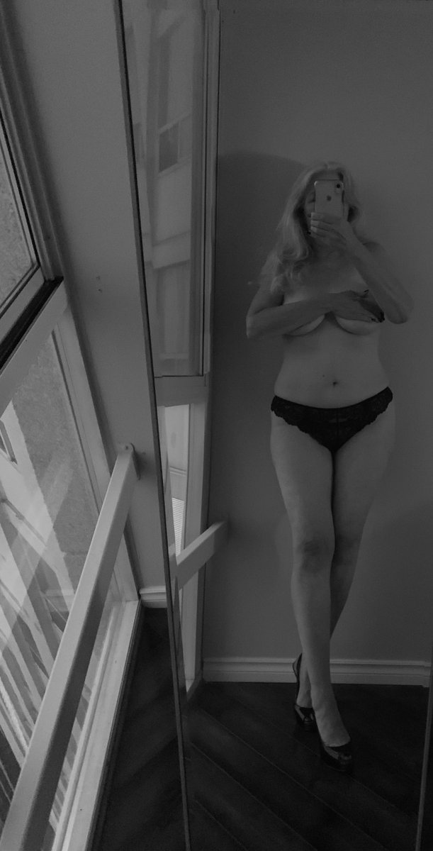 Good morning 😘. Happy Father’s Day I hope you have a sinful Sunday xoxo 💋