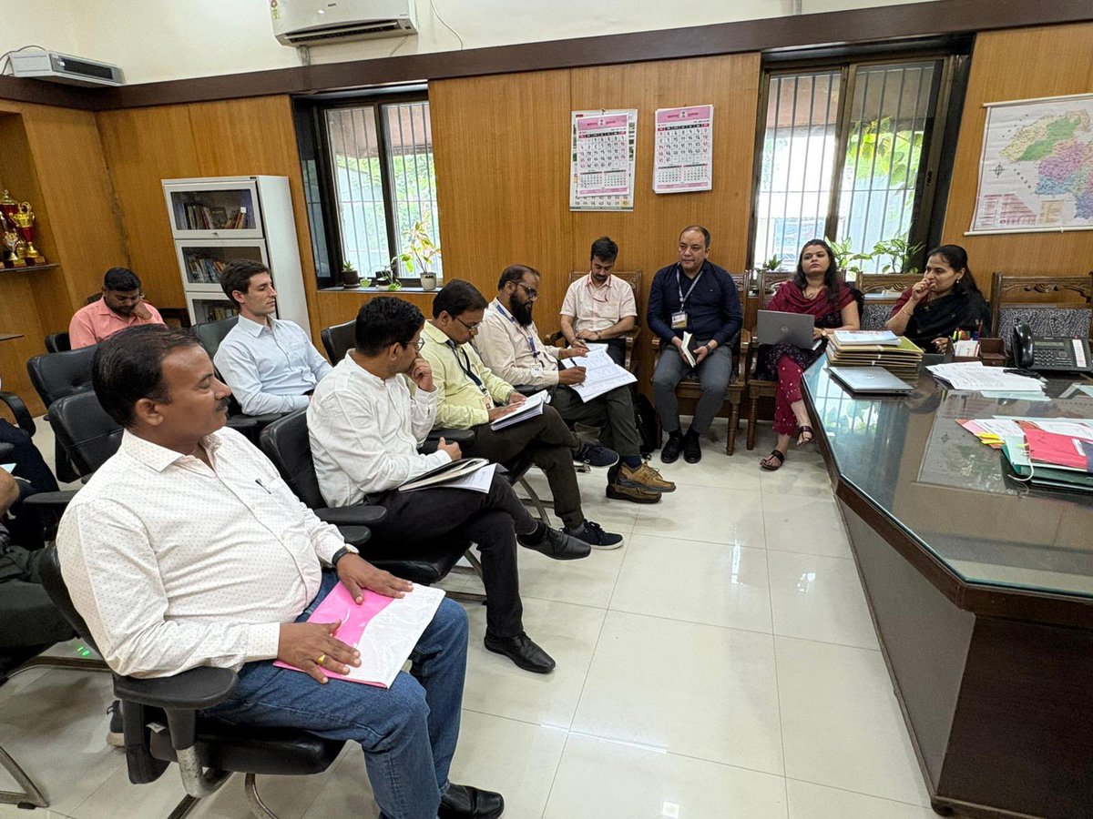 ndmaindia's tweet photo. "NDMA &amp; InCRIS team kicks off Project InCRIS in Amravati! Focusing on heatwave management, the team meets with District Collector &amp; Resident District Collector to finalize key implementation points #HeatwaveManagement #ProjectInCRIS #NDMA https://t.co/fLmIoEzGfi