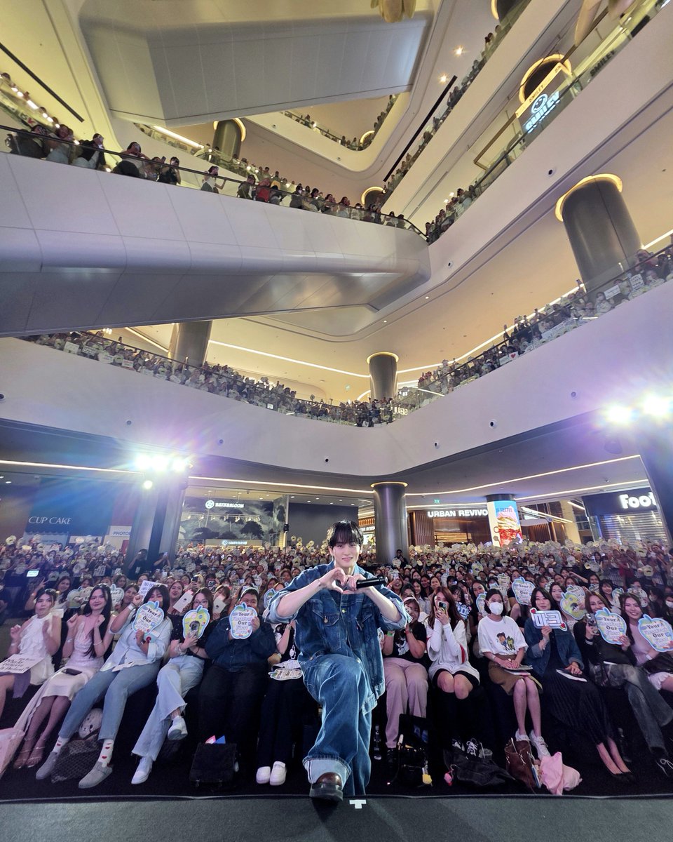 Thailand......Your guys's love was TOO MUCH today🥹 can't wait to see you again..it was SOOOO good seeing you here in Thailand!!! Want to come again🤩 Thank you for loving and supporting The Firstfruit......💚🫶

ประเทศไทย....ความรักของทุกคนล้นหลามมากเลยครับ🥹