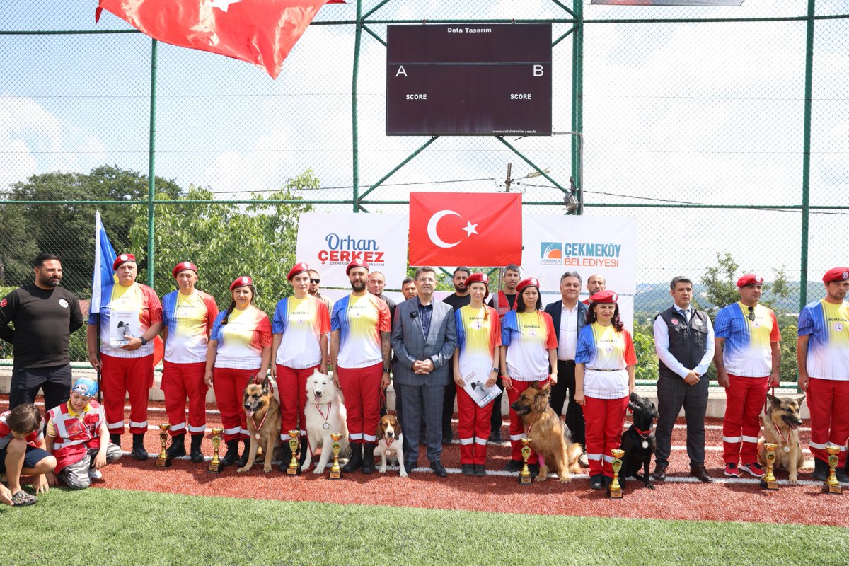 🐾 2025 FCI Dünya Arama Kurtarma Köpekleri Şampiyonası Çekmeköy’de Gerçekleşti!

Belediyemizin ev sahipliğinde, 9 ülkeden gelen 27 arama kurtarma köpeği ve eğitmeni ilçemizde yarıştı. Enkaz, doğa ve itaat parkurlarında yapılan yarışmalarda, dünya şampiyonları belirlendi.