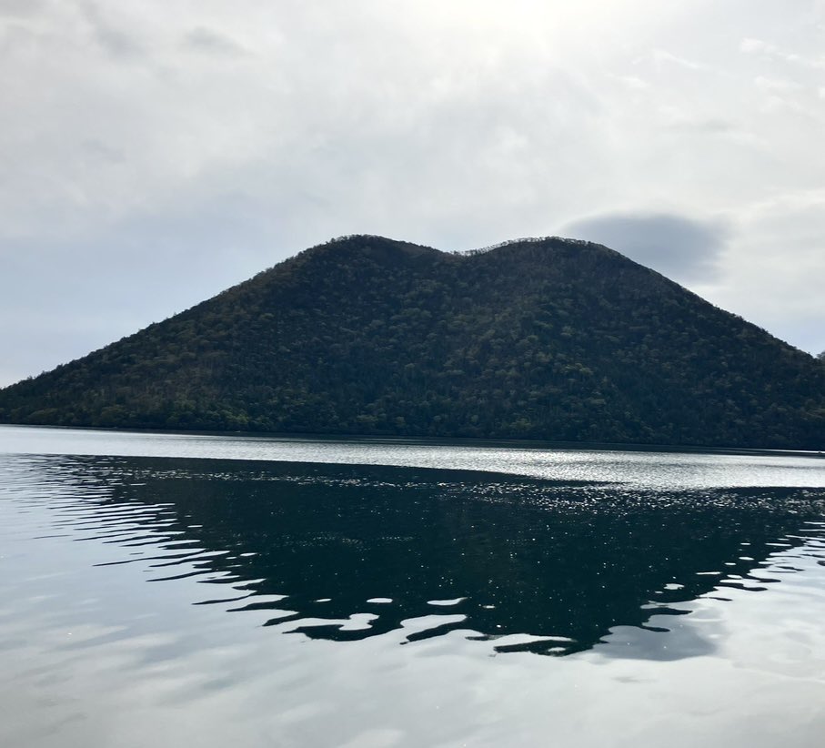 北海道の然別湖に、唇の形💋