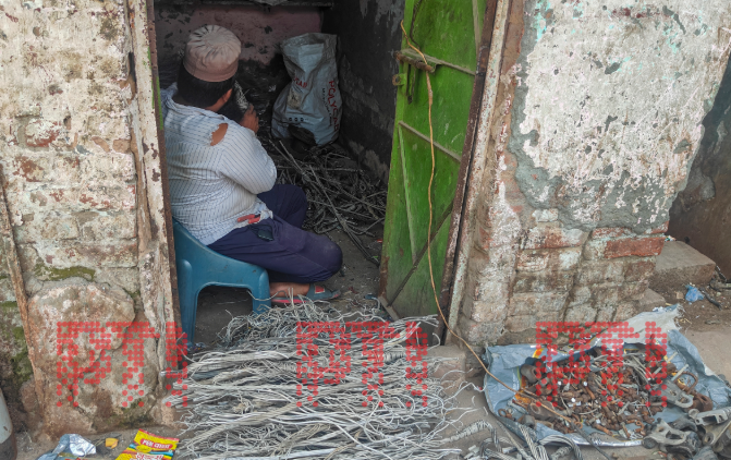 STORY | Segregating dreams from scrap: Seelampur's e-waste economy moves to shadows but doesn't stop

READ: ptinews.com/story/national…