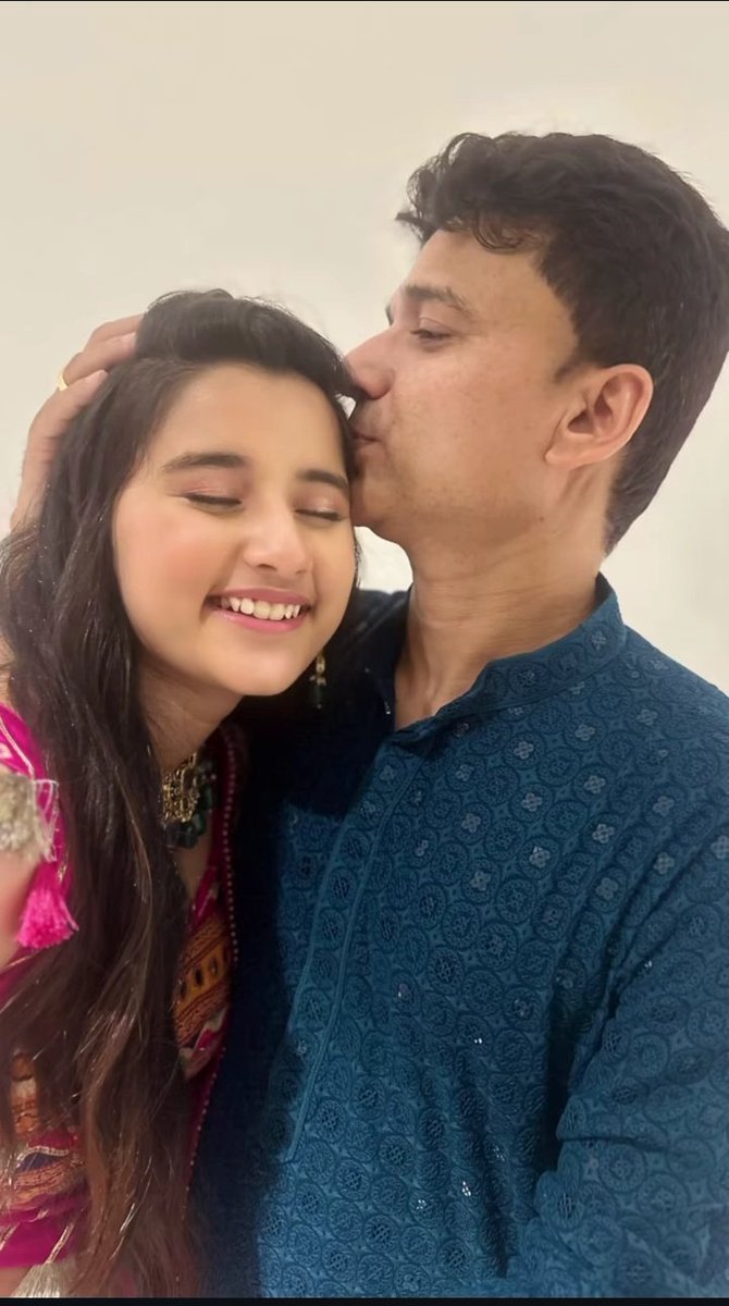 sharminborsha17's tweet photo. Happy father's day to aurra's real to reel papa❤️✨
@Its_Aurra @iamgauravkhanna
@Yogguruvivek
#AurraBhatnagarBadoni
#HappyFathersDay 
#Gauravkhanna https://t.co/8y3EG9QQZN