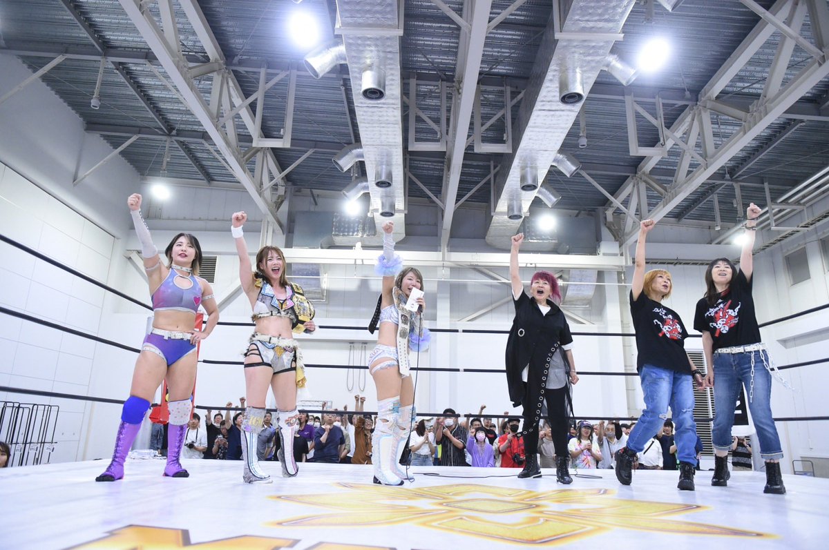 MayuIwatani's tweet photo. ６月１５日　雨止んだ！蒸暑い

静岡大会ありがとうございました♪
貴婦人とちゃんよたさんと初！！
また来るから、また来てね☺️♡ https://t.co/5bFX2ewq6l