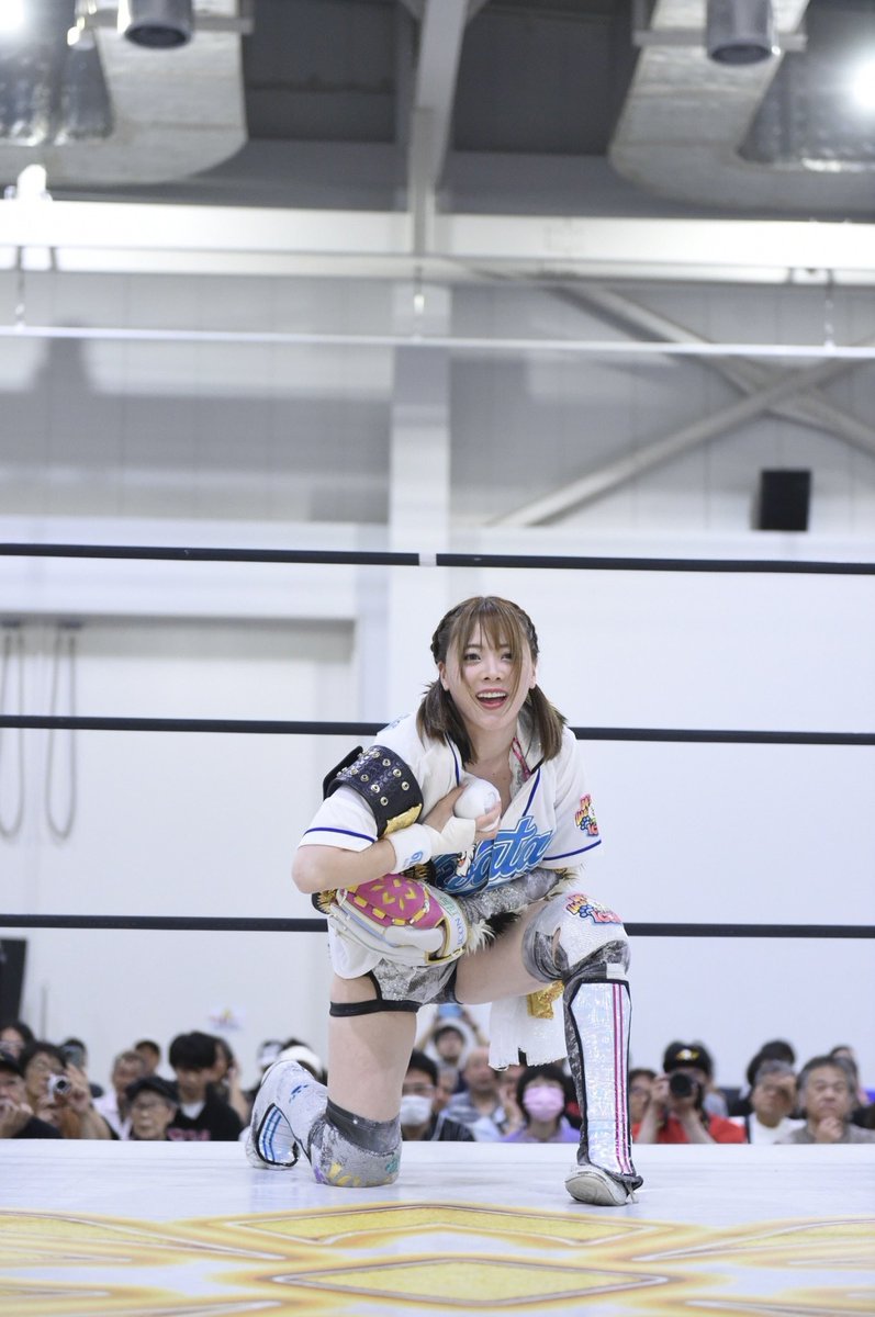 MayuIwatani's tweet photo. ６月１５日　雨止んだ！蒸暑い

静岡大会ありがとうございました♪
貴婦人とちゃんよたさんと初！！
また来るから、また来てね☺️♡ https://t.co/5bFX2ewq6l