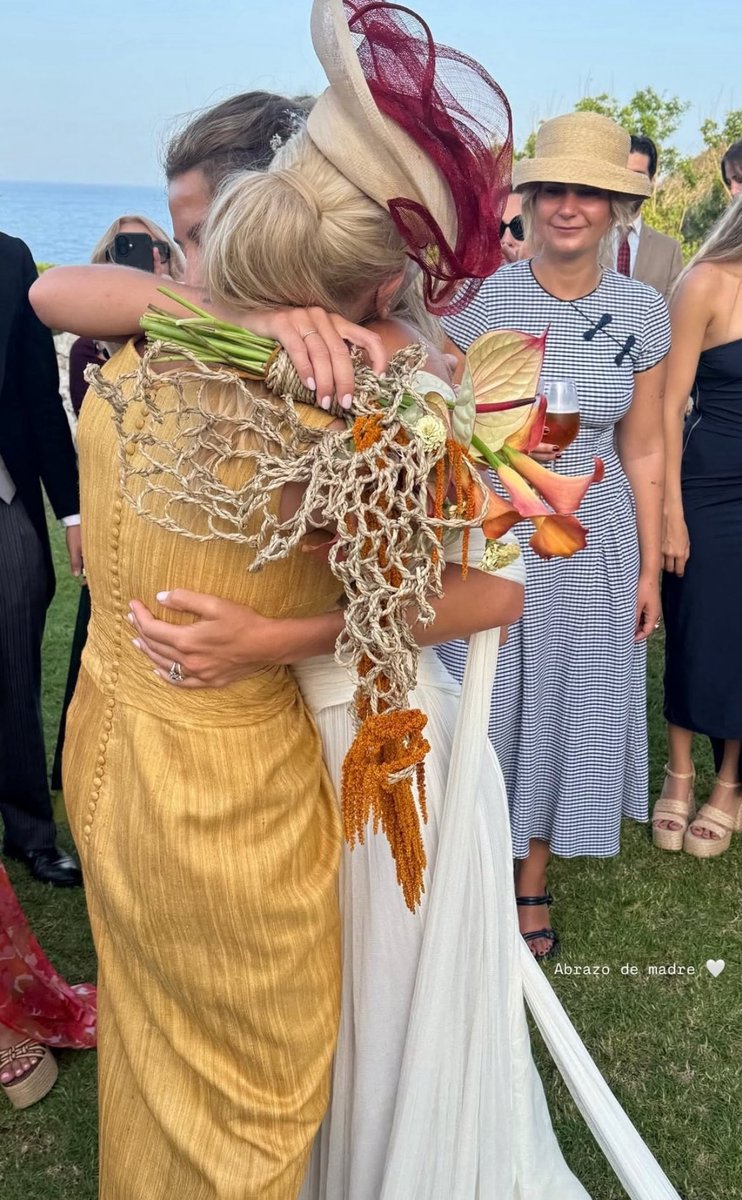 iremezzzz's tweet photo. Un abrazo lleno de amor🥹💗 https://t.co/gj7DP4tazP
