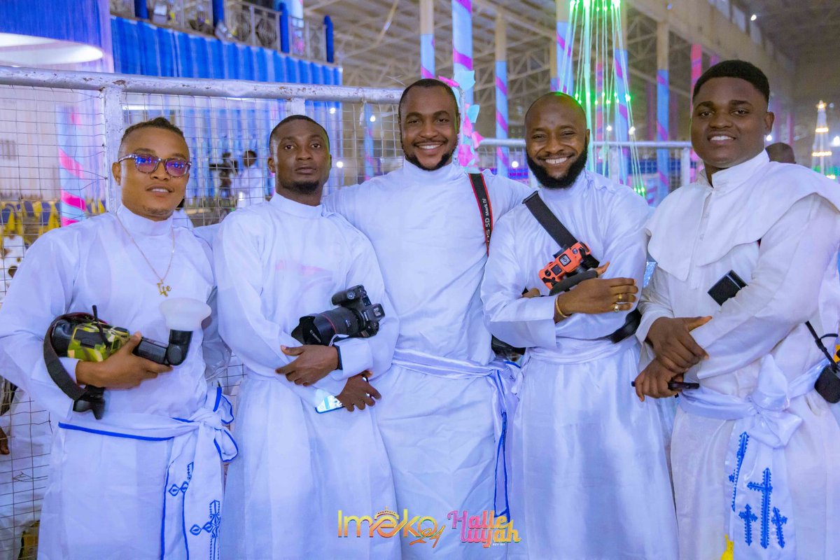 HAPPY FATHER'S DAY to the Married Ones. And for those singles at the right, We also hope and celebrate in advance. 25/2026 is their year IJMN! God bless every good &amp; hardworking Men out there! #HappyFathersDay2025