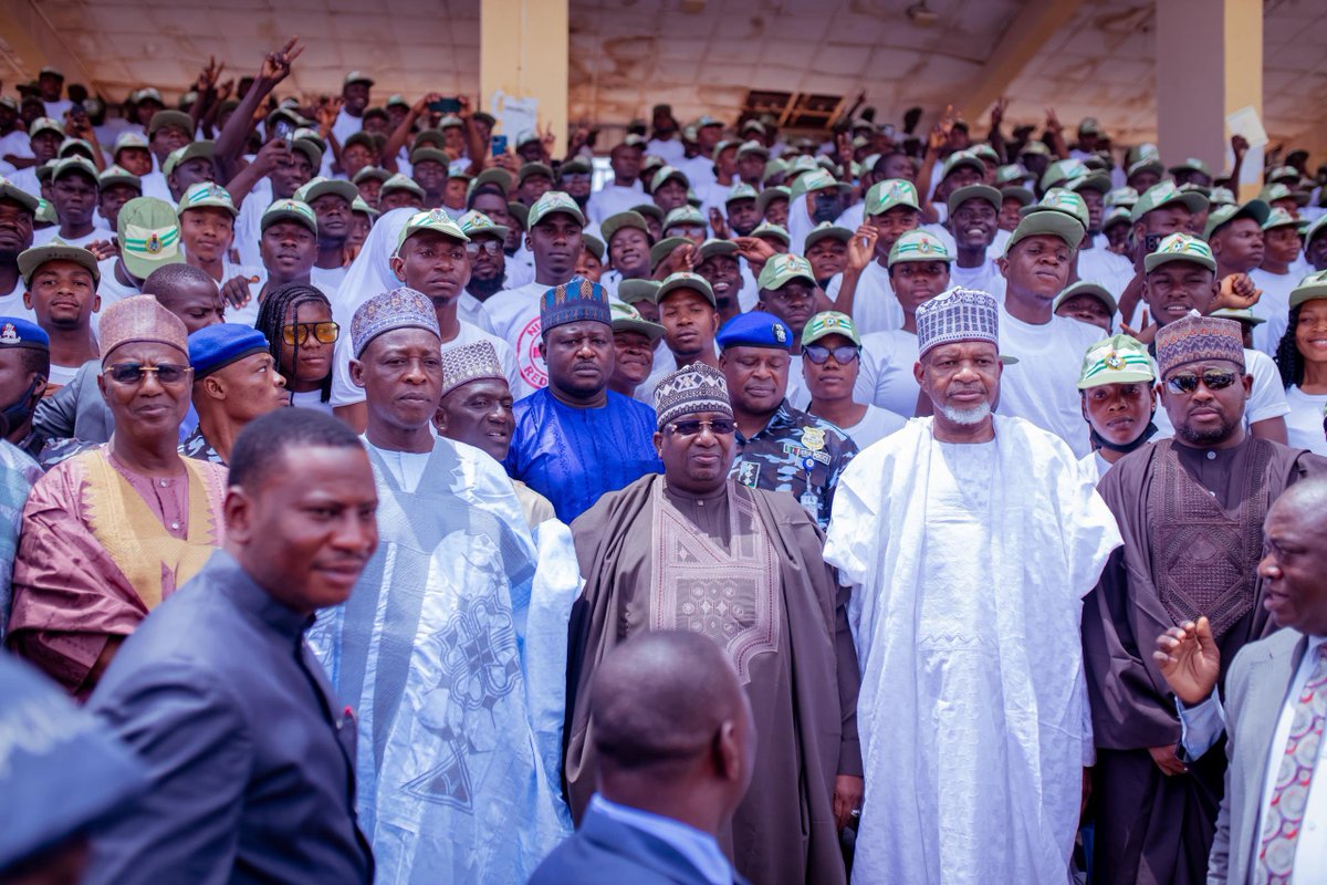 Delighted to visit our NYSC corps members at Dakingari Orientation Camp! Donating N20m &amp; 3 hefty bulls to boost their welfare. Kebbi State is safe &amp; conducive for service. Let’s build a brighter future together! Corps members, you’re welcome to make Kebbi your second home!