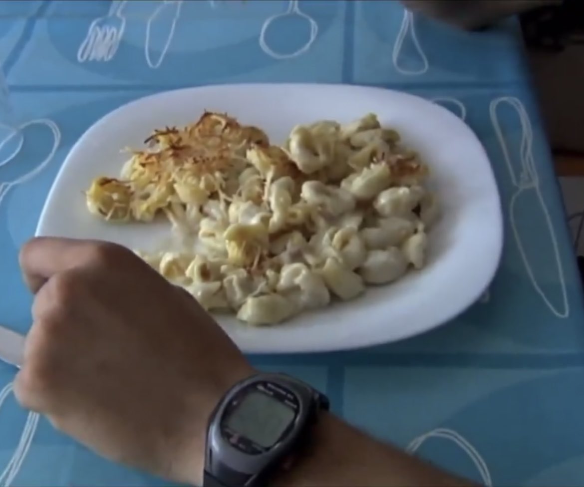 Los jóvenes que dejan de ser tutelados por la Generalitat de Cataluña a los 18 años, reciben una paga de 750€ al mes hasta los 23 años, más 1.200€ mensuales para la vivienda
Es decir, casi 2.000€ al mes
…Tus abuelos o padres, toda la vida trabajando y tienen una pensión de💩