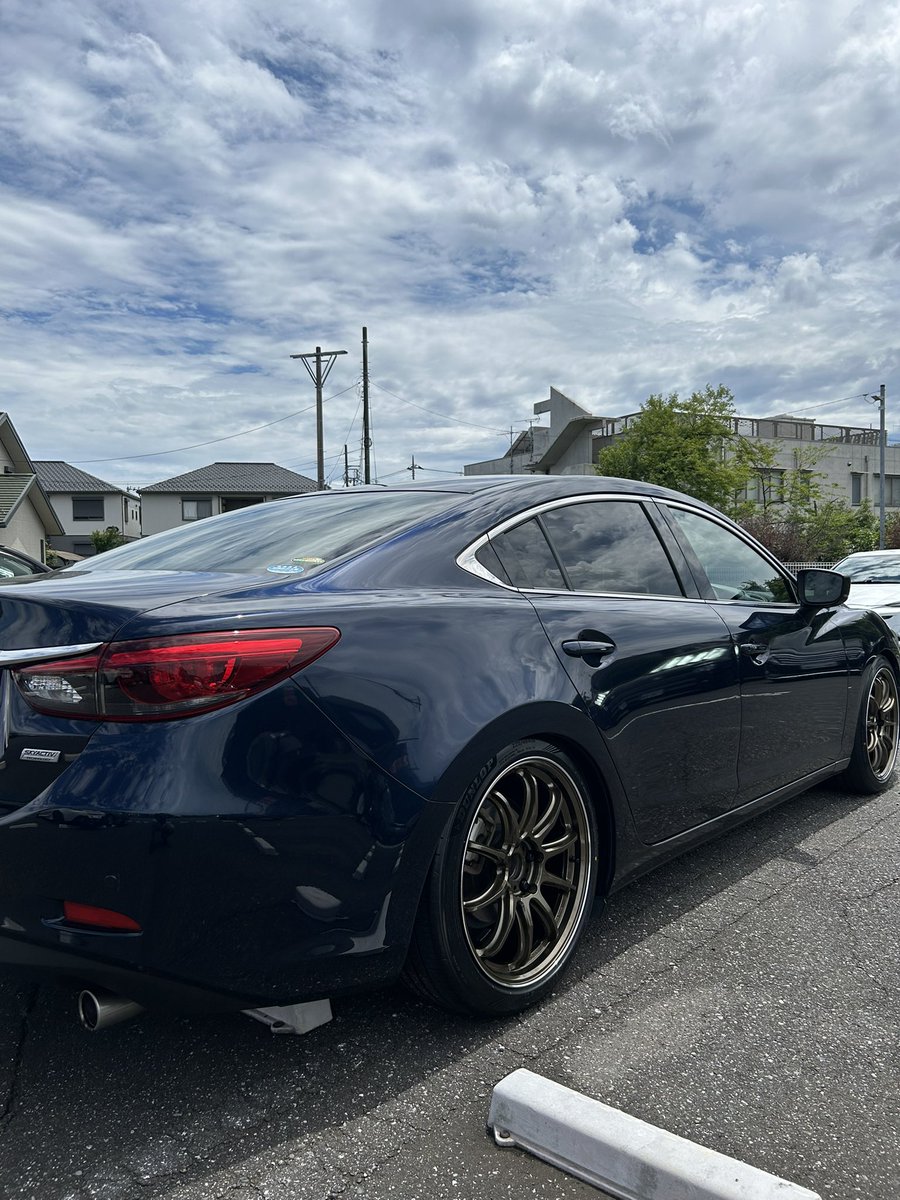 opqkun's tweet photo. 【GJアテンザ】
車高調：BLlTZ DAMPER ZZ-R
タイヤ：DUNLOP SPORT MAXX LUX
　　　　225/45 19インチ

ホイールはガンメタでキメてみました。
アダルトな感じに（笑）

MAZDA ATENZA（2017） https://t.co/iagjLSU6tG