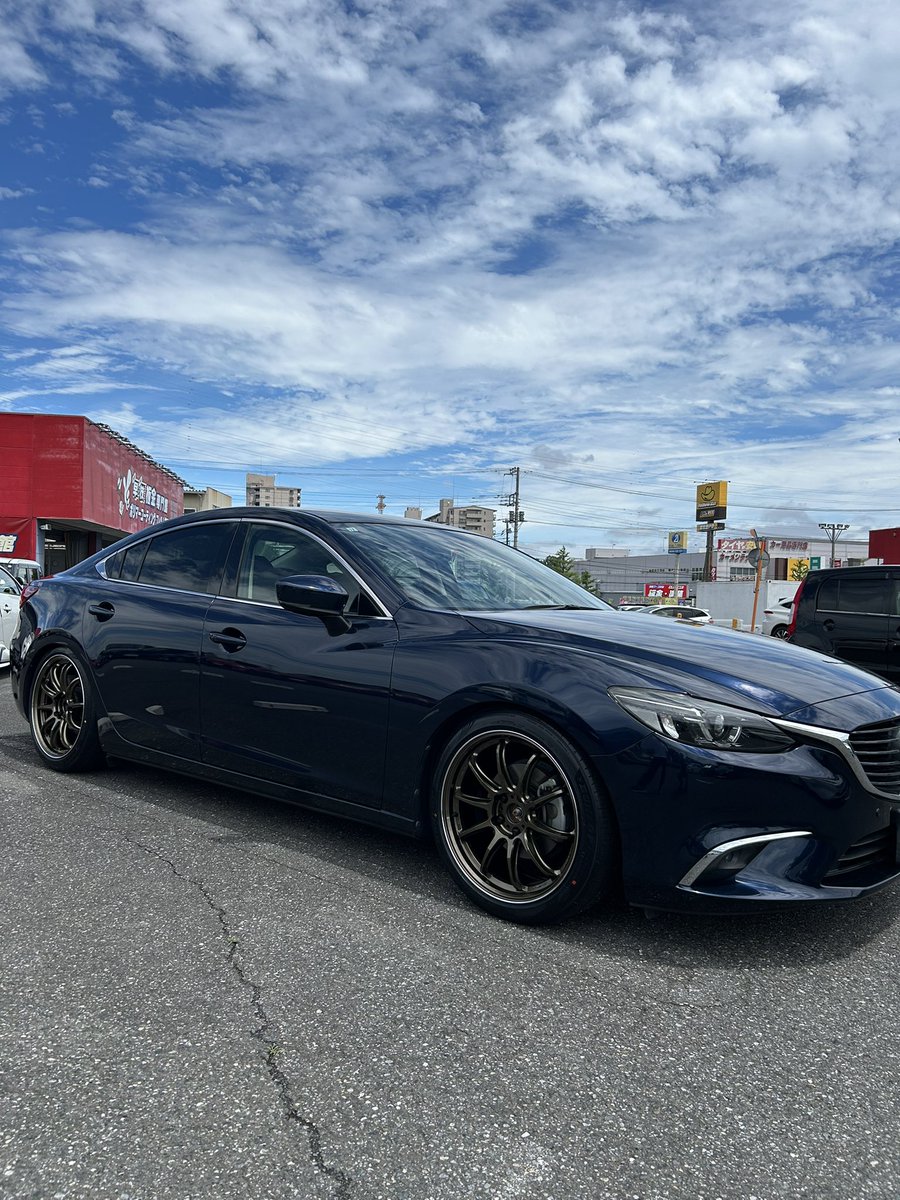 opqkun's tweet photo. 【GJアテンザ】
車高調：BLlTZ DAMPER ZZ-R
タイヤ：DUNLOP SPORT MAXX LUX
　　　　225/45 19インチ

ホイールはガンメタでキメてみました。
アダルトな感じに（笑）

MAZDA ATENZA（2017） https://t.co/iagjLSU6tG