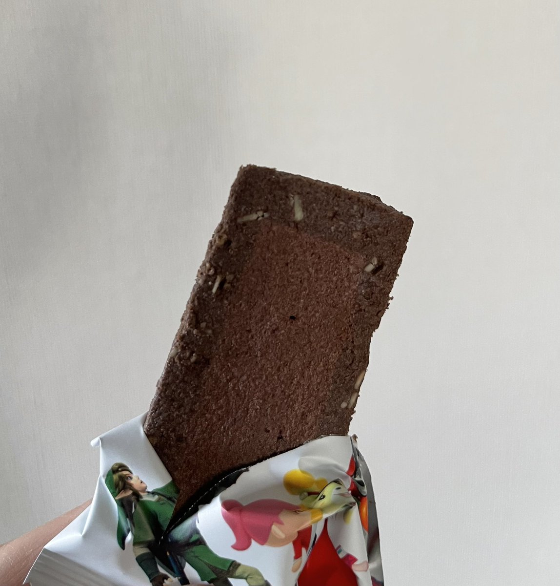 さくさくショコラ

NintendoTOKYO(渋谷パルコ6階)で購入。
ゲーム機器メーカーの商品とは思えない、大変濃厚なチョコレート焼菓子。甘さも気持ち控えめで大変美味しゅうございました😋

※カフェインが入ってます。