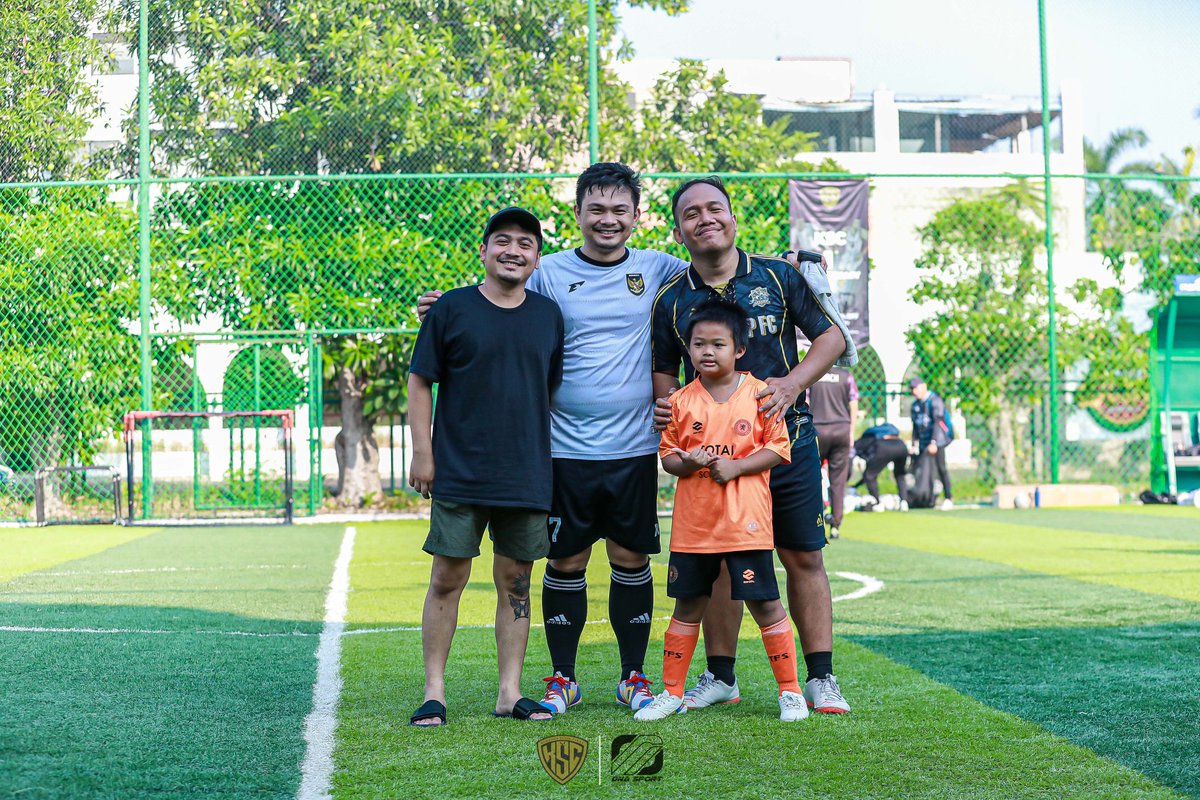 goriparis's tweet photo. Sehabis match, bersama @_bangdans_ dan bregas memberi wejangan kepada anak kecil ini agar menjadi the next hokky caraka dimasa depan. https://t.co/i1SxHXFInc