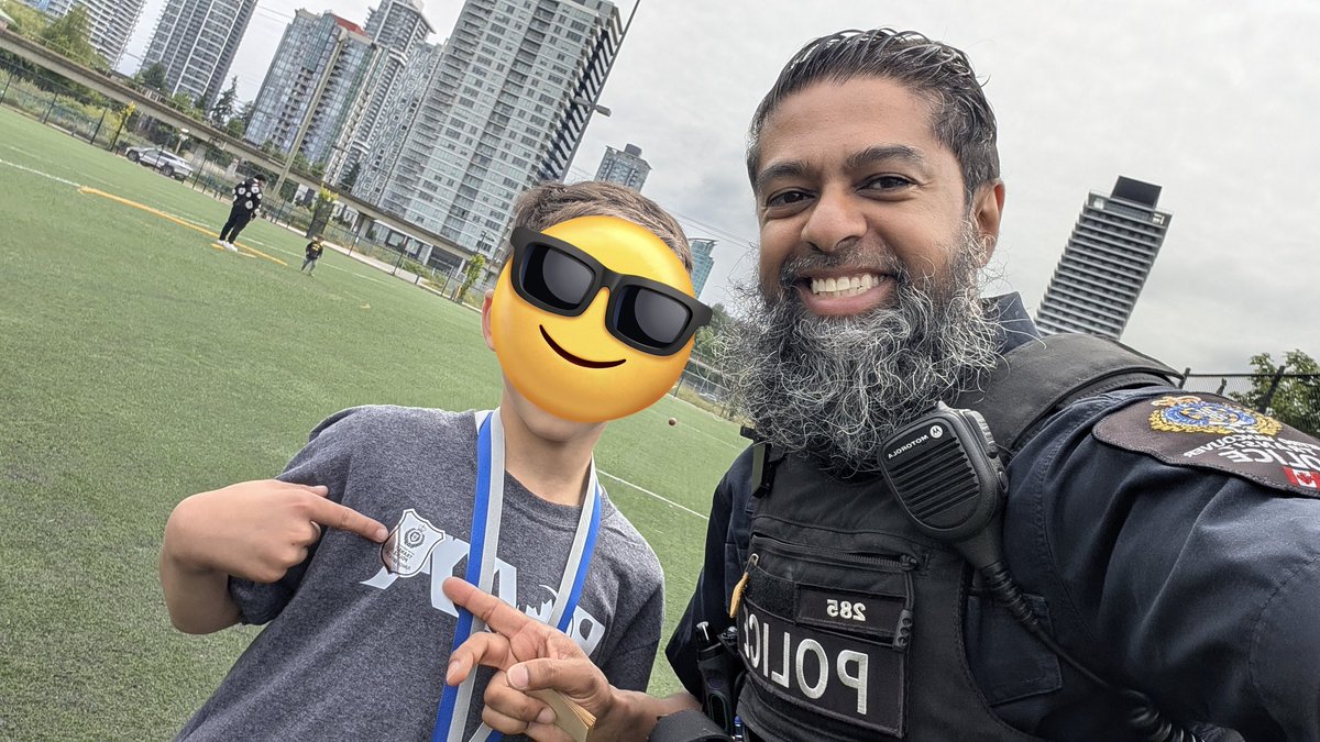 Cpl. Shiraaz Hanif (@mvtp_cplhanif) on Twitter photo Had fun stopping by <a href="/BCMuslimSports/">BC Muslim Sports</a> kids soccer camp.
Kids keep up the great work in making healthy lifestyle choices!! ⚽⚽ #HealthyChoices #Soccer #CommunityEngagement Had fun stopping by <a href="/BCMuslimSports/">BC Muslim Sports</a> kids soccer camp.
Kids keep up the great work in making healthy lifestyle choices!! ⚽⚽ #HealthyChoices #Soccer #CommunityEngagement
