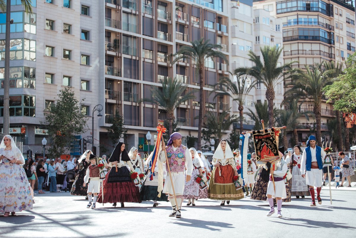 ⏳ ¡Menos de 10 días para vivir la magia de la 💐 Ofrenda Floral y la 🔥 Cremà el 24 de junio!
📅 El 23 y 24 son festivos en Alicante... ¡el momento perfecto para una escapada inolvidable!
¿A qué esperas para planear tu puente?

#Fogueres2025 #AlicanteCity #AlicanteTurismo