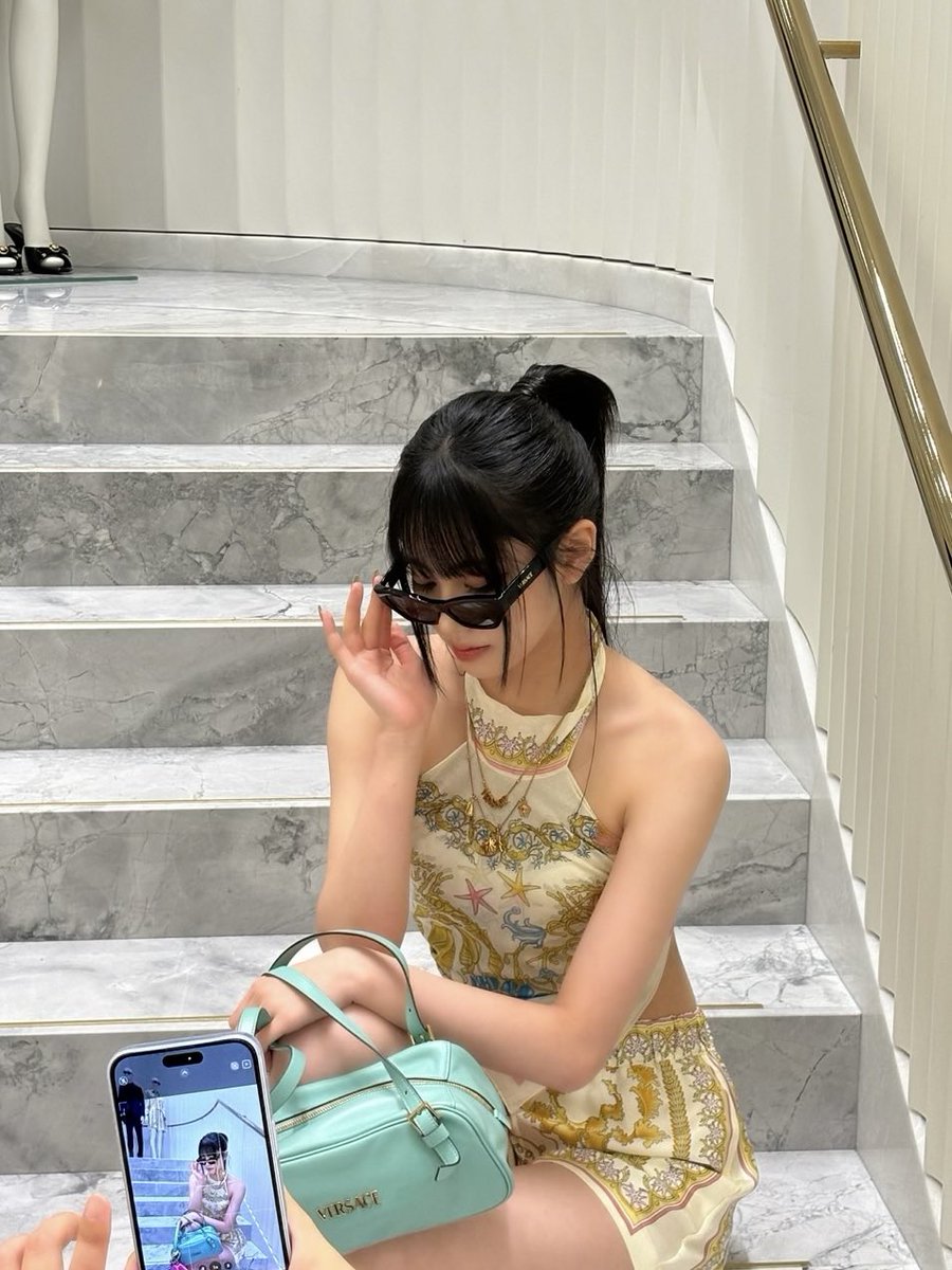 [izME📮]

😎🖤

#izna #이즈나
#KOKO #코코