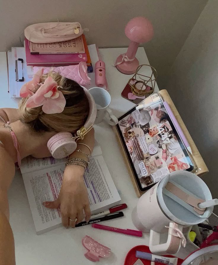 caffeinatedyana's tweet photo. (｡•ᴗ•｡)♡

hi, i’m yana and i’m new to #studytwt #studytwtph  looking for moots! 

♡ she/her, filo
♡ ‘01 
♡ corporate working girlie
♡ reviewing for aCPHR 

(๑˘︶˘๑) https://t.co/RRNmFkPuqe