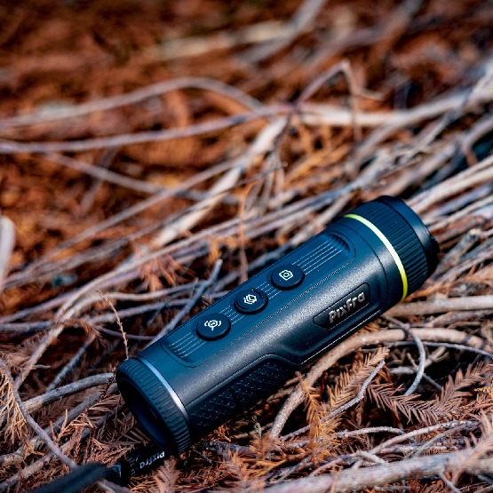 Optic_Warehouse's tweet image. Power meets portability. 🔥 The Pixfra MILE 2 M619 packs a 640×512 thermal sensor, 1000m detection range, and OLED display into a slim, weatherproof design. Stream to up to 4 devices - perfect for wildlife or tactical use.

🔗 shorturl.at/kF5oC

#PixfraMILE2 #ThermalVision