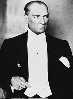 Varlığım Türk varlığına armağan olsun diyen ATAM’ın babalar günü kutlu olsun

#BabalarGünü 

Gazi #MustafaKemalAtatürk