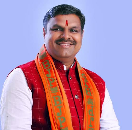 दुर्ग शहर विधानसभा क्षेत्र के हमारे लोकप्रिय विधायक श्री गजेंद्र यादव जी को जन्मदिन की हार्दिक बधाई एवं शुभकामनाएं। 

मां बमलेश्वरी जी से आपके उत्तम स्वास्थ्य, दीर्घायु एवं मंगलमय जीवन की कामना करता हूं।

<a href="/GajendraYdvBJP/">Gajendra Yadav</a>