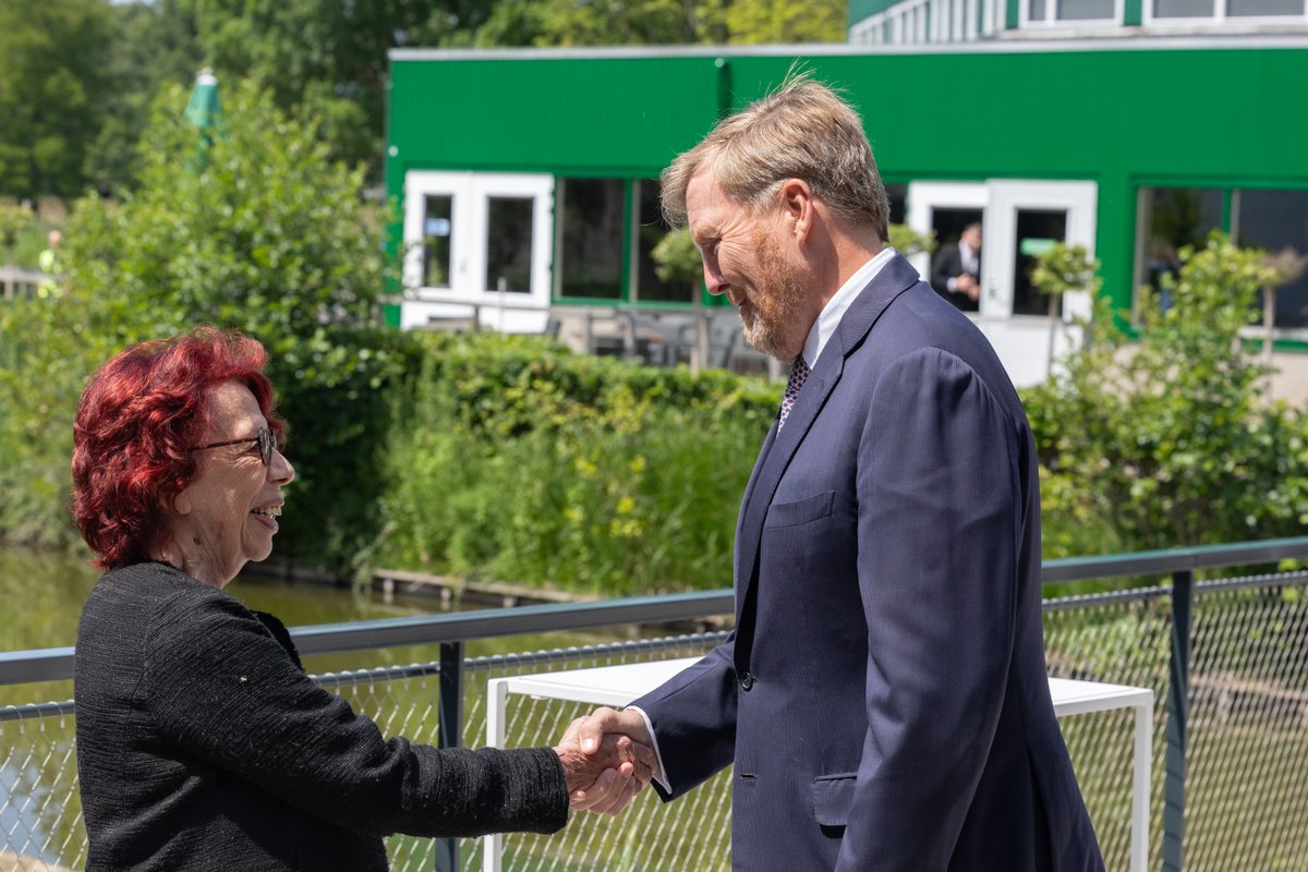 On June 15, 1827 the Treaty of Friendship, Navigation, and Commerce between #Mexico and the #Netherlands was signed, establishing bilateral relations between the two countries. Today marks 198 years of #Friendship and #Cooperation 🇲🇽📜🇳🇱. <a href="/SRE_mx/">Relaciones Exteriores</a> <a href="/NLinMexico/">Embajada Países Bajos MX 🇳🇱🇲🇽</a> <a href="/DutchMFA/">Dutch Ministry of Foreign Affairs 🇳🇱</a>