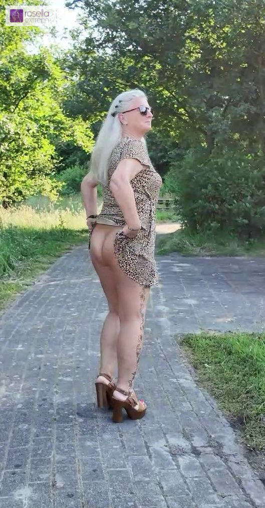 Guten Morgen und einen schönen Sonntag😘 Na was würdest du machen wenn du mich so antriffst 🥰 Ich liebe ja den Sommer und bin dann gerne unterwegs😜 Schau doch mal in mein Profil bei BestFans vorbei👍 👉 https://t.co/kCO3YYTLRZ Gibt neue tolle Clips & Bilder🎥📷 💋Rosella https://t.co/JGHr0iYall