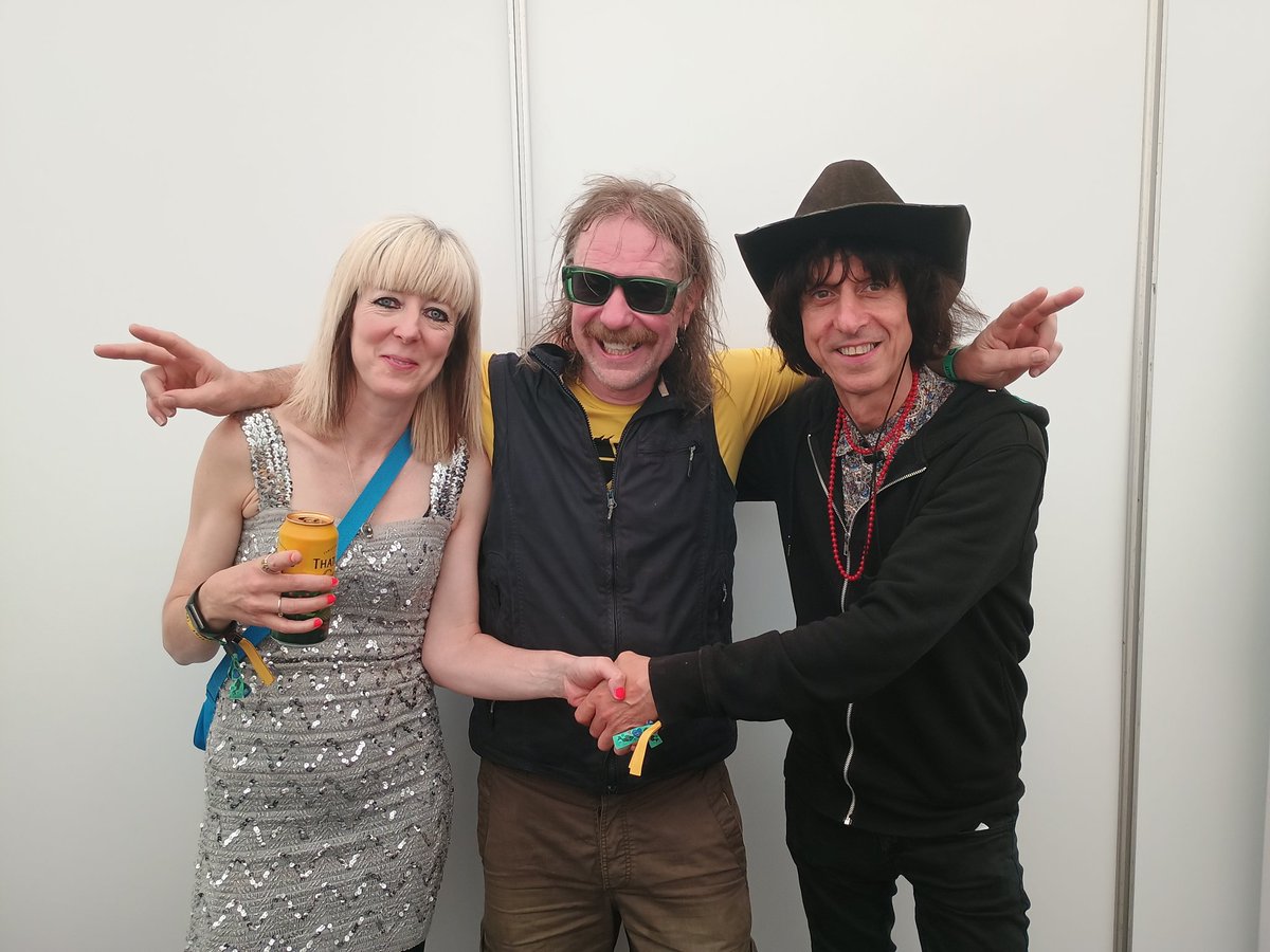 Can't wait for the festivals. They're great places to meet other chilled out rockers like these lovely eggs. Here's to hoping everyone is as cool. Maybe they have a picture with me cos I make em look good :)