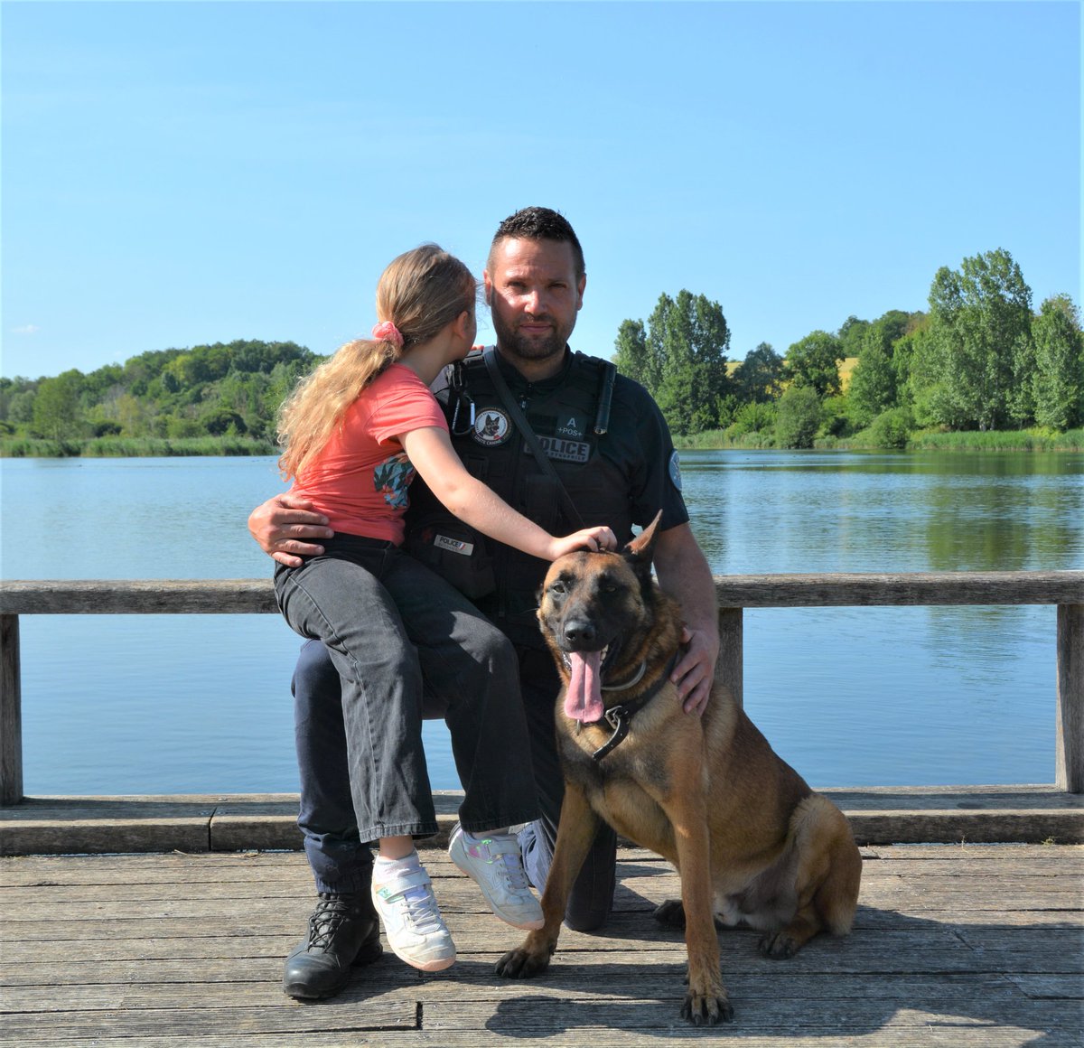 Police Nationale 95 (@policenat95) on Twitter photo #FêteDesPères
"Dans les bras de papa, on trouve le meilleur refuge au monde" (Jean Castaldi)
Aujourd'hui, <a href="/PoliceNat95/">Police Nationale 95</a> souhaite une bonne fête à tous les papas-policiers, aux pères de #policiers, ainsi qu'à tous les autres. #FêteDesPères
"Dans les bras de papa, on trouve le meilleur refuge au monde" (Jean Castaldi)
Aujourd'hui, <a href="/PoliceNat95/">Police Nationale 95</a> souhaite une bonne fête à tous les papas-policiers, aux pères de #policiers, ainsi qu'à tous les autres.