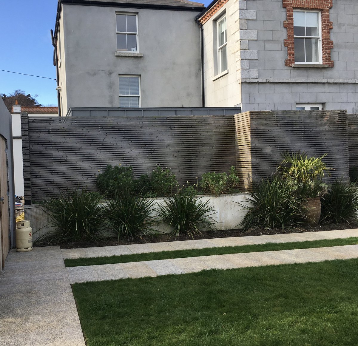 Creating privacy with expert planting.  
This is a great example of the sort of work we excel at and it shows how a well laid out planting scheme has effectively separated and softened the properties.

#damienkeanegardendesign #gardendesign #outdoorliving
