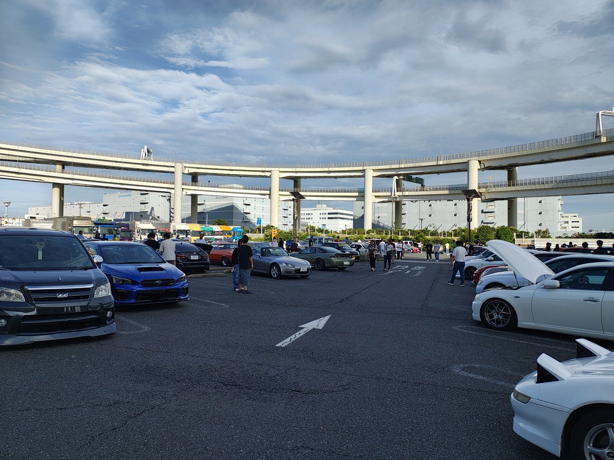 会社の同僚と洗車大会したあとに大黒PAまでドライブ。暑い暑い。